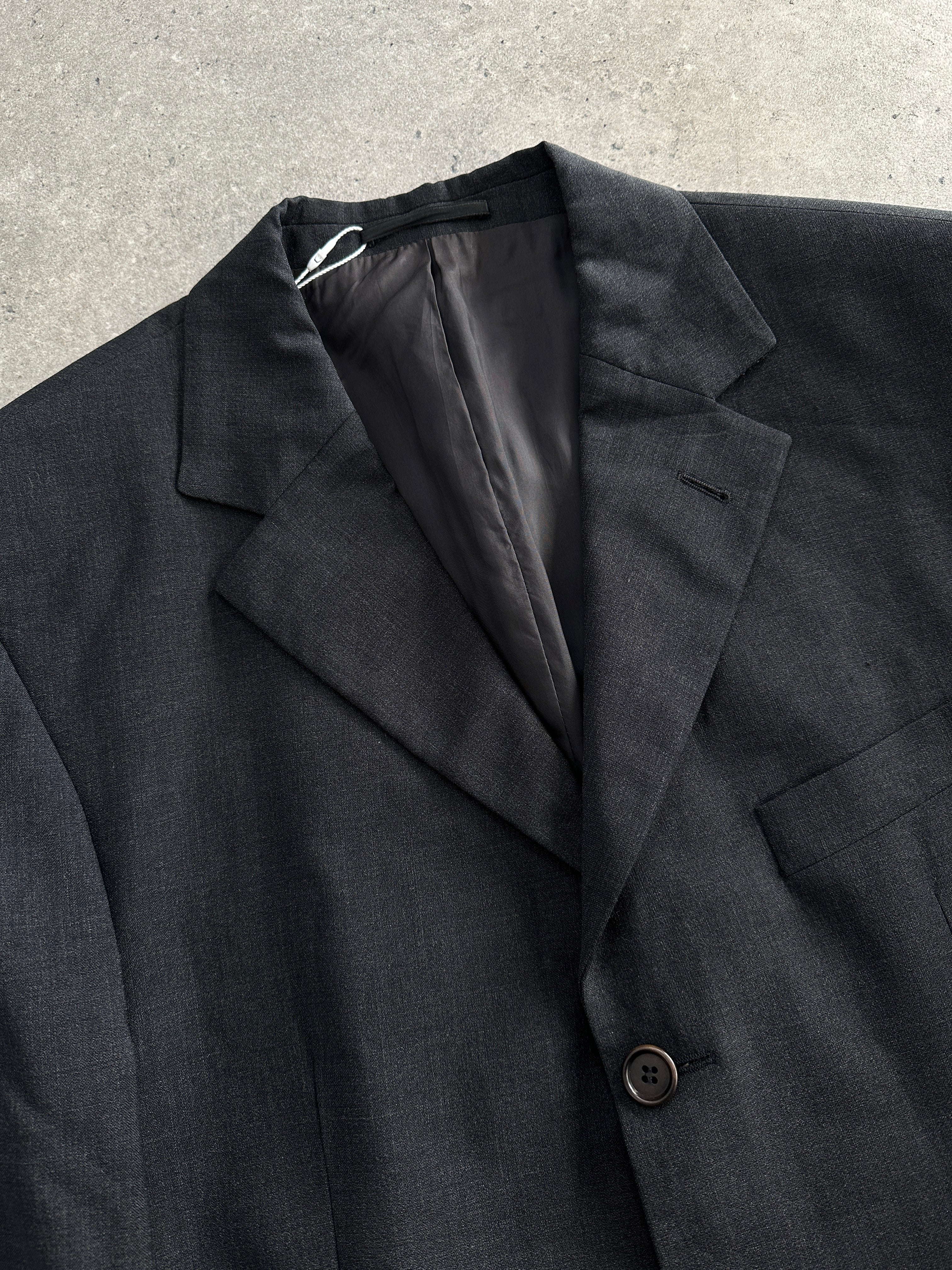 Hugo Boss men's virgin wool single-breasted blazer in size 42R/XL, tailored fit with notch lapels and classic design.