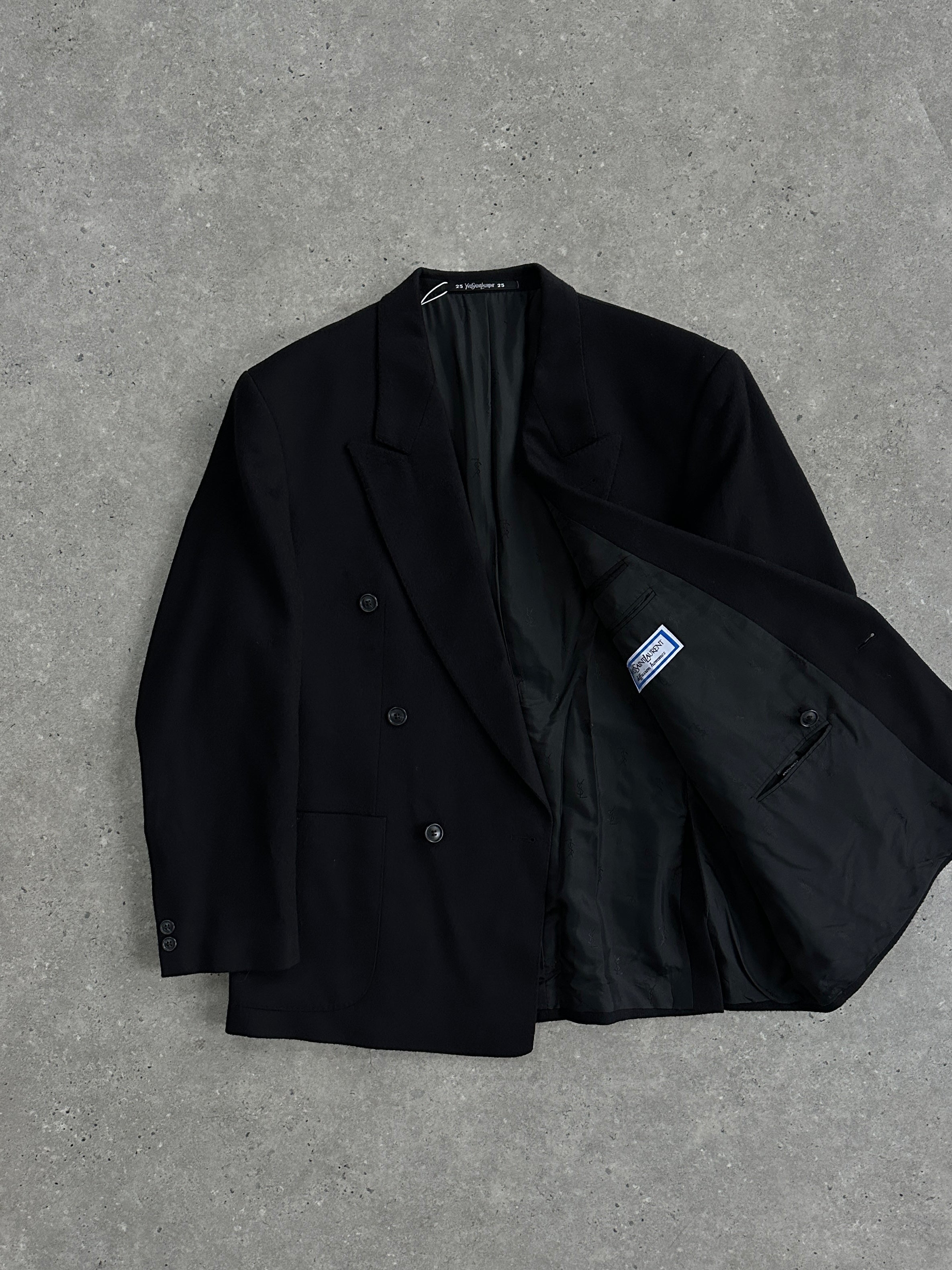 Yves Saint Laurent Diffusion Hommes 1980s brushed wool and cashmere blazer in size 40R/L, tailored fit, with classic lapel.