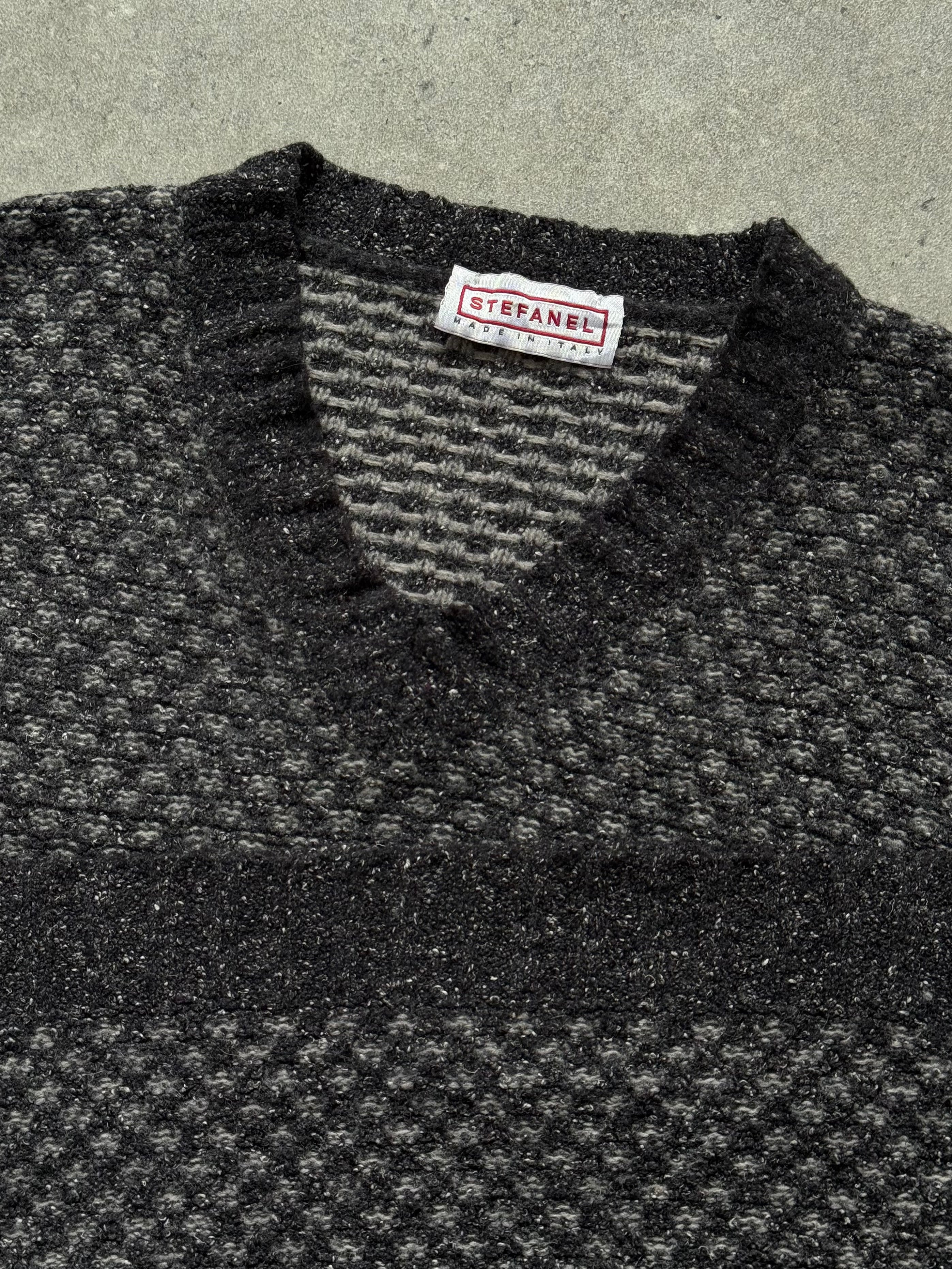 Vintage Italian 1990s V-neck wool silk knitted jumper in XL, showcasing soft, textured knit fabric and classic design.