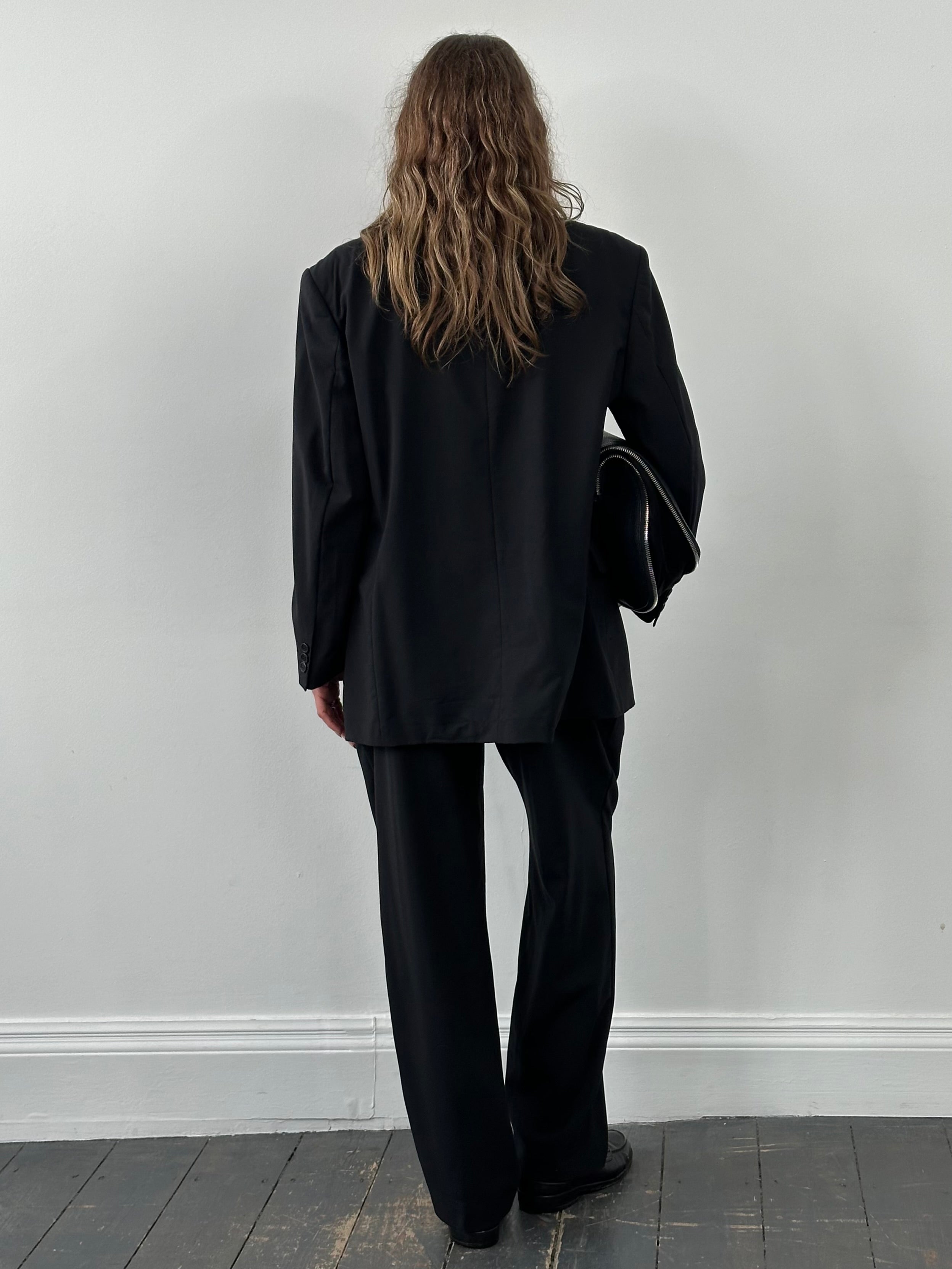 Balmain 1990s pure wool single-breasted suit in size 42S/W34, tailored with classic lapels and a fitted silhouette.