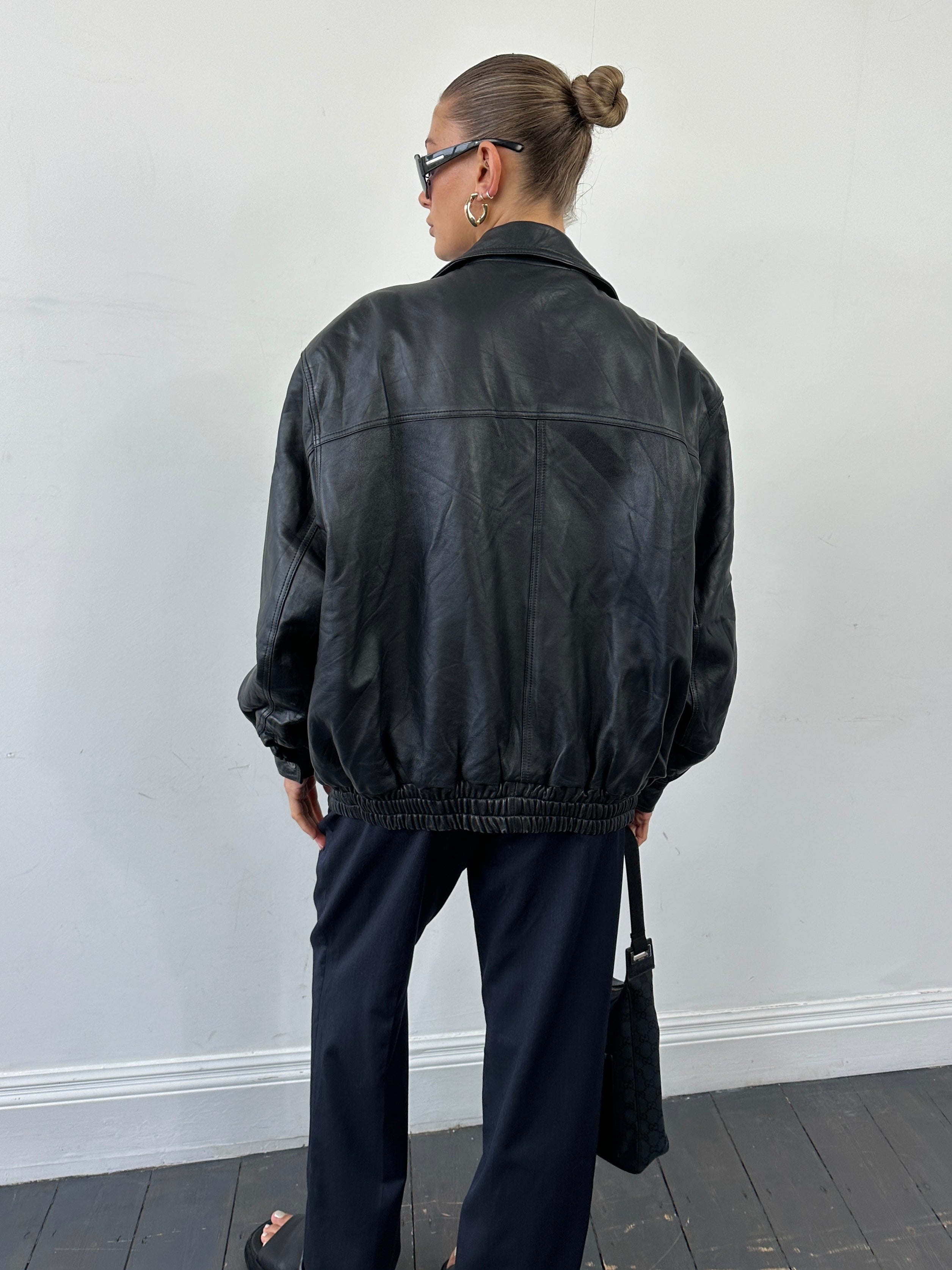 Vintage leather bomber jacket in XL size, showcasing classic design with ribbed cuffs and collar, made by Vintage.