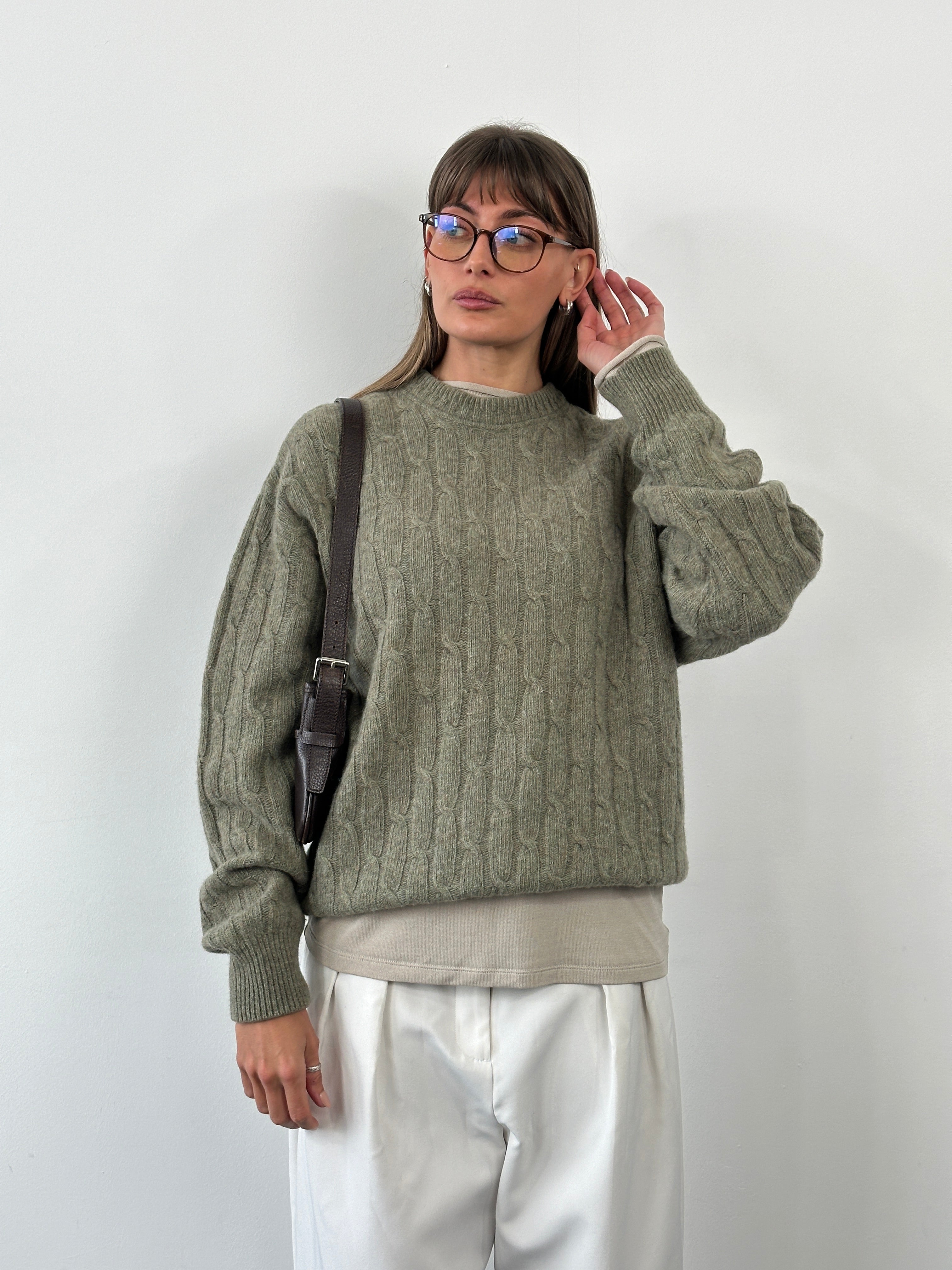 Vintage Italian 1990s wool knitted jumper in XL, showcasing a cozy, textured knit with a classic design.