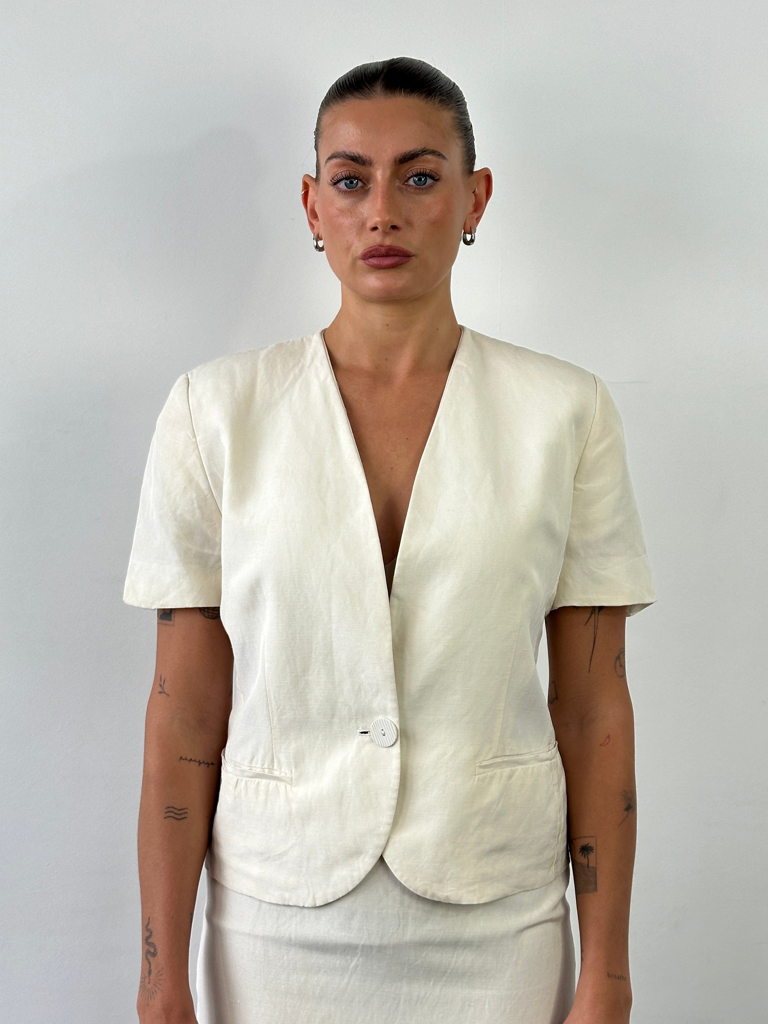 Missoni 90s linen silk blazer and mini skirt set, featuring a stylish tailored blazer and matching skirt in a sophisticated fabric blend.