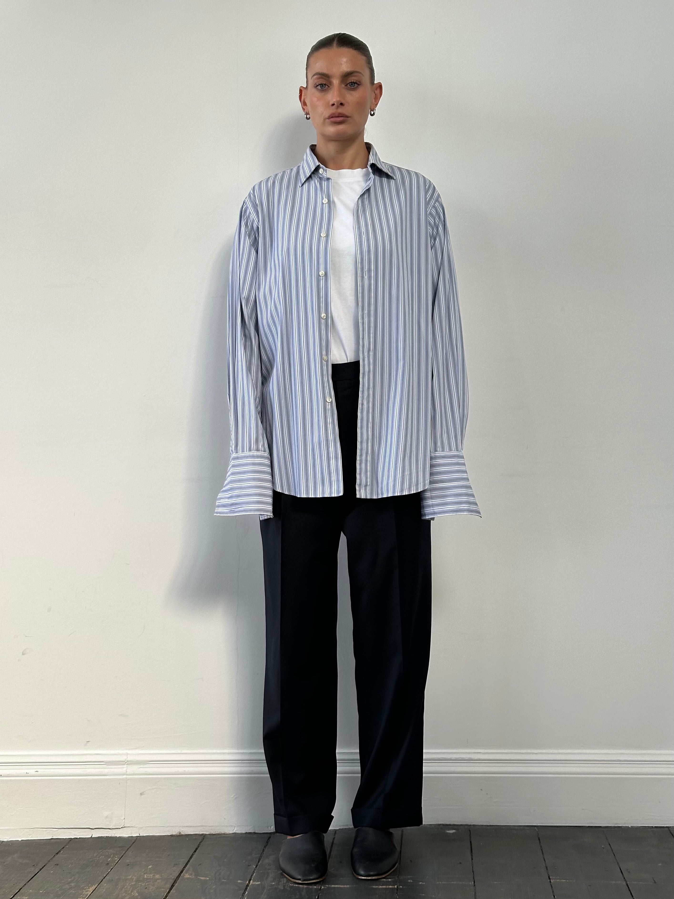 Vintage pure wool pleated straight-leg tailored trousers with a W32 waist, featuring a classic design and crisp pleats.
