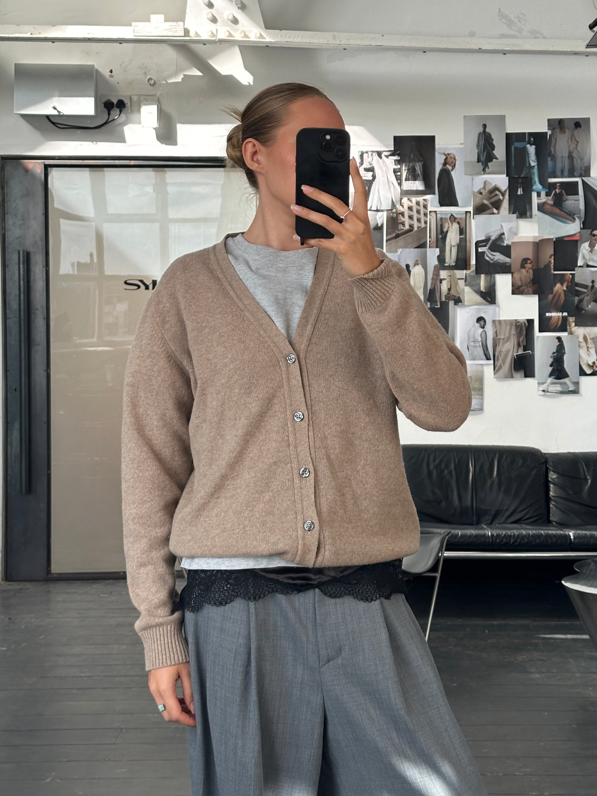 Italian vintage 1990s virgin wool knitted cardigan in size L, featuring classic knit patterns and a cozy, timeless design.