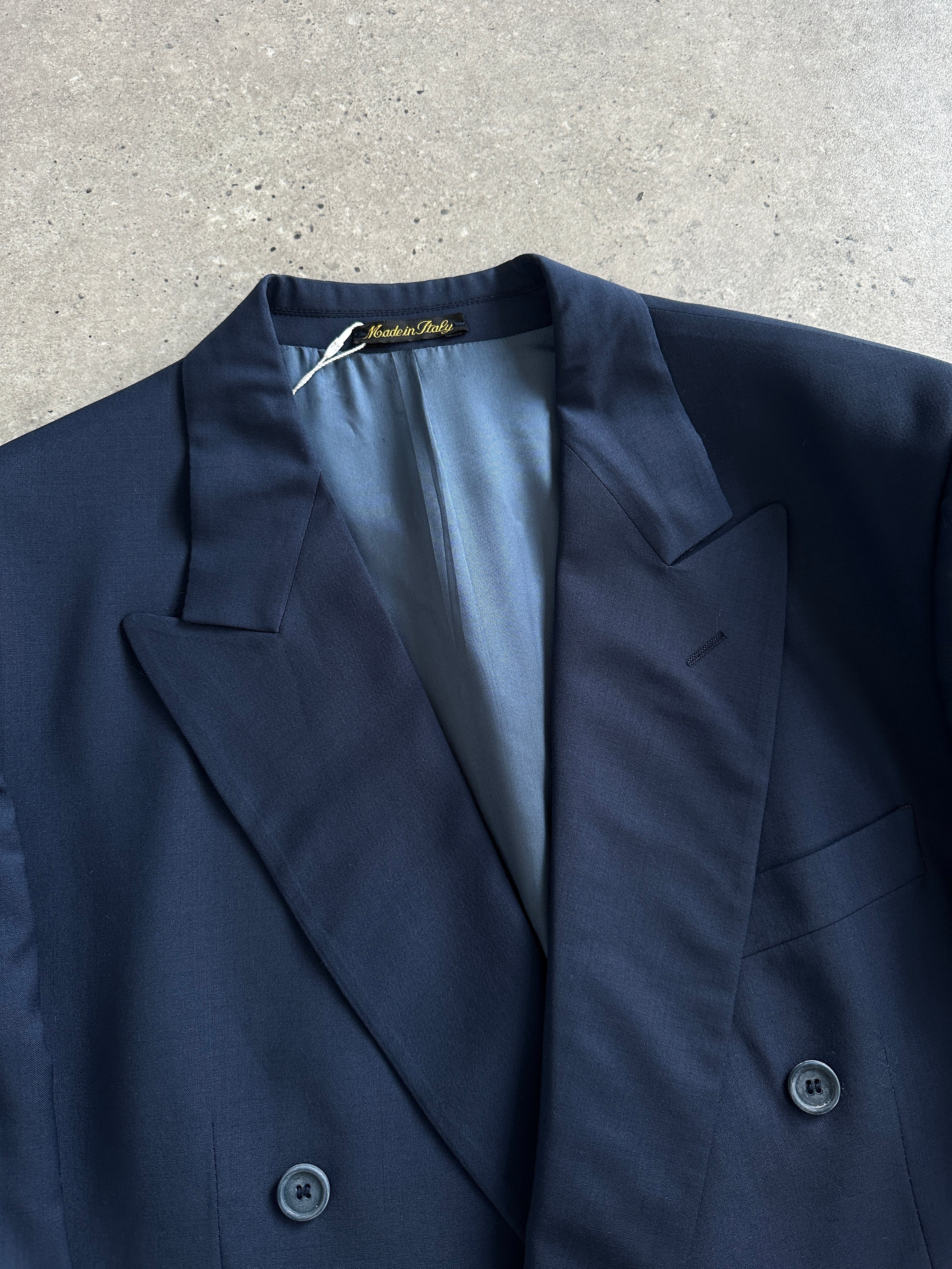 Vintage 1990s Italian double-breasted blazer made from pure Tasmanian wool, in size 42R/XL, featuring classic tailored style.