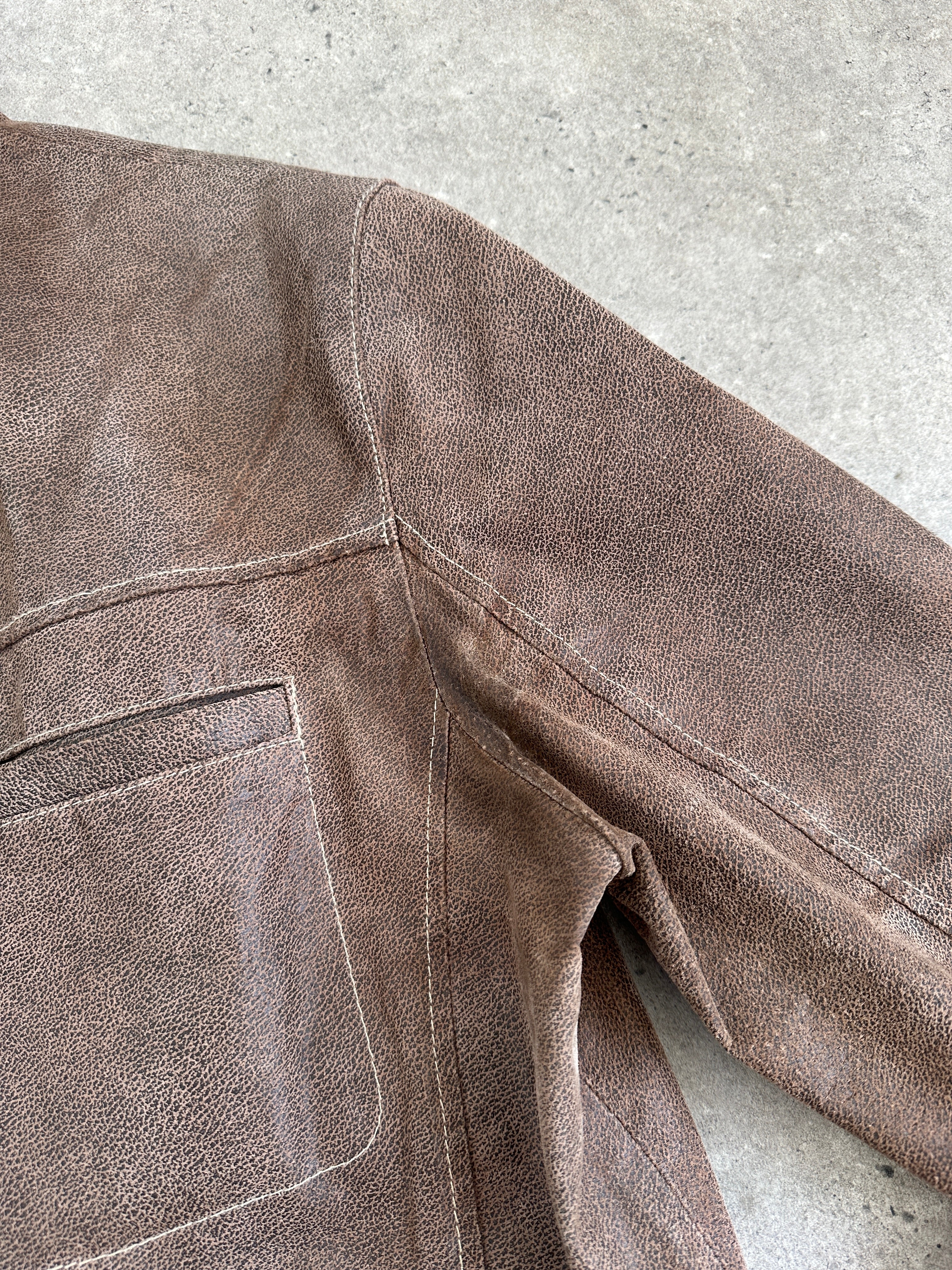 Vintage textured high-neck leather jacket in size XL, featuring a classic design with detailed craftsmanship.