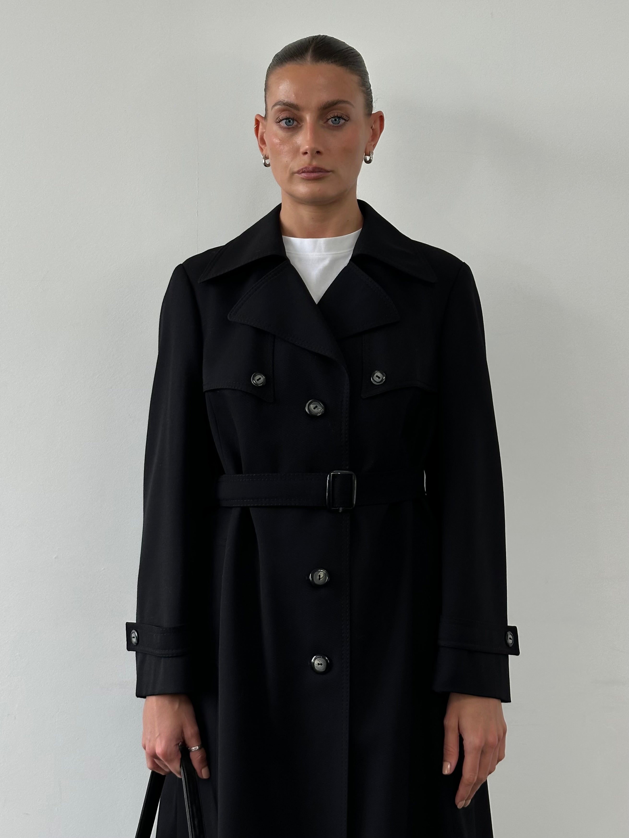 Vintage pure wool single-breasted belted trench coat, M size, classic vintage style with a tailored fit and traditional design.