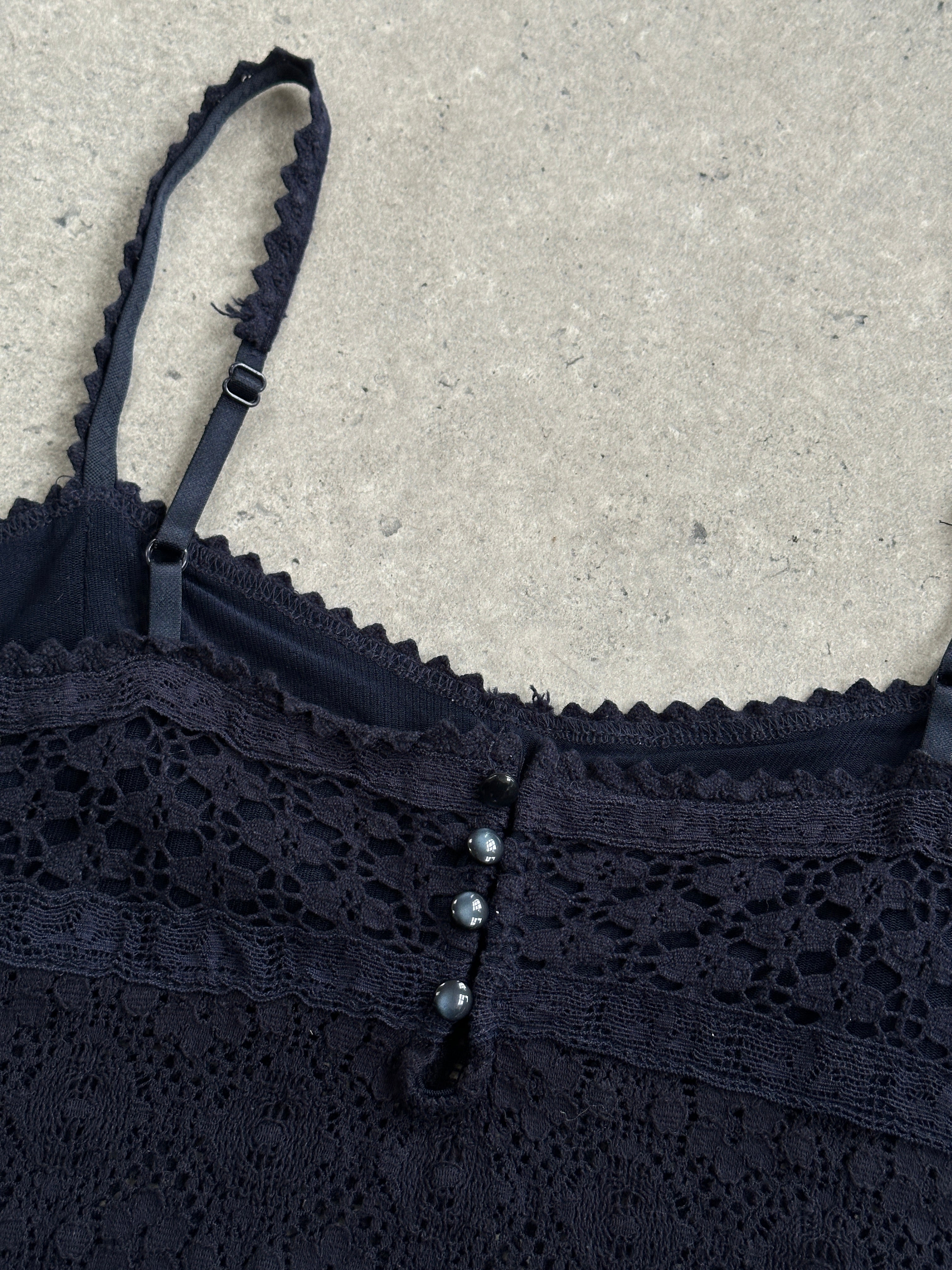 Vintage 2000s crochet cami top in S/M, featuring intricate knit details and a fitted style, perfect for retro-inspired outfits.