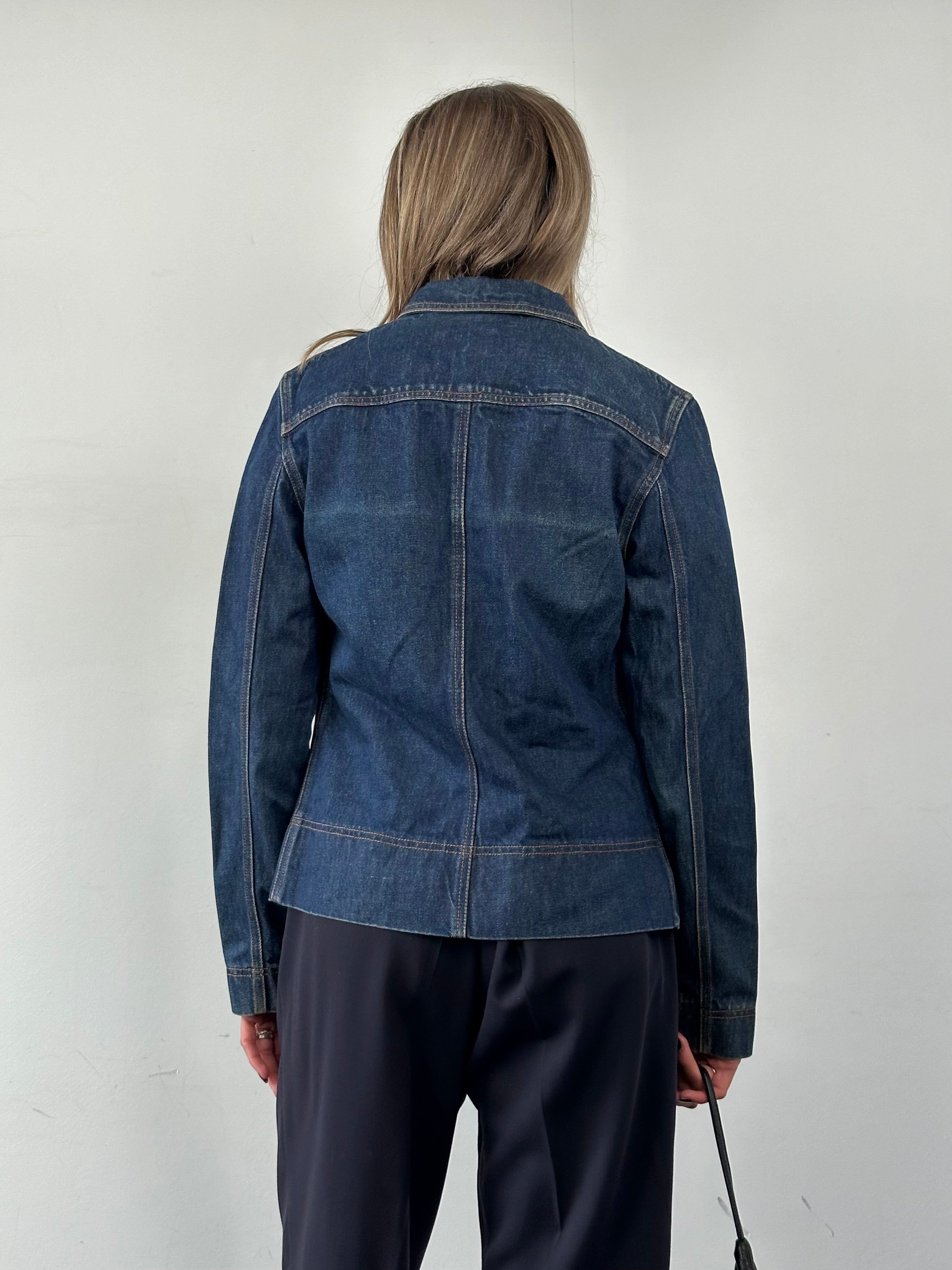 Guess contrast stitch denim jacket in size S/M with classic design, featuring button closure and stylish stitching details.