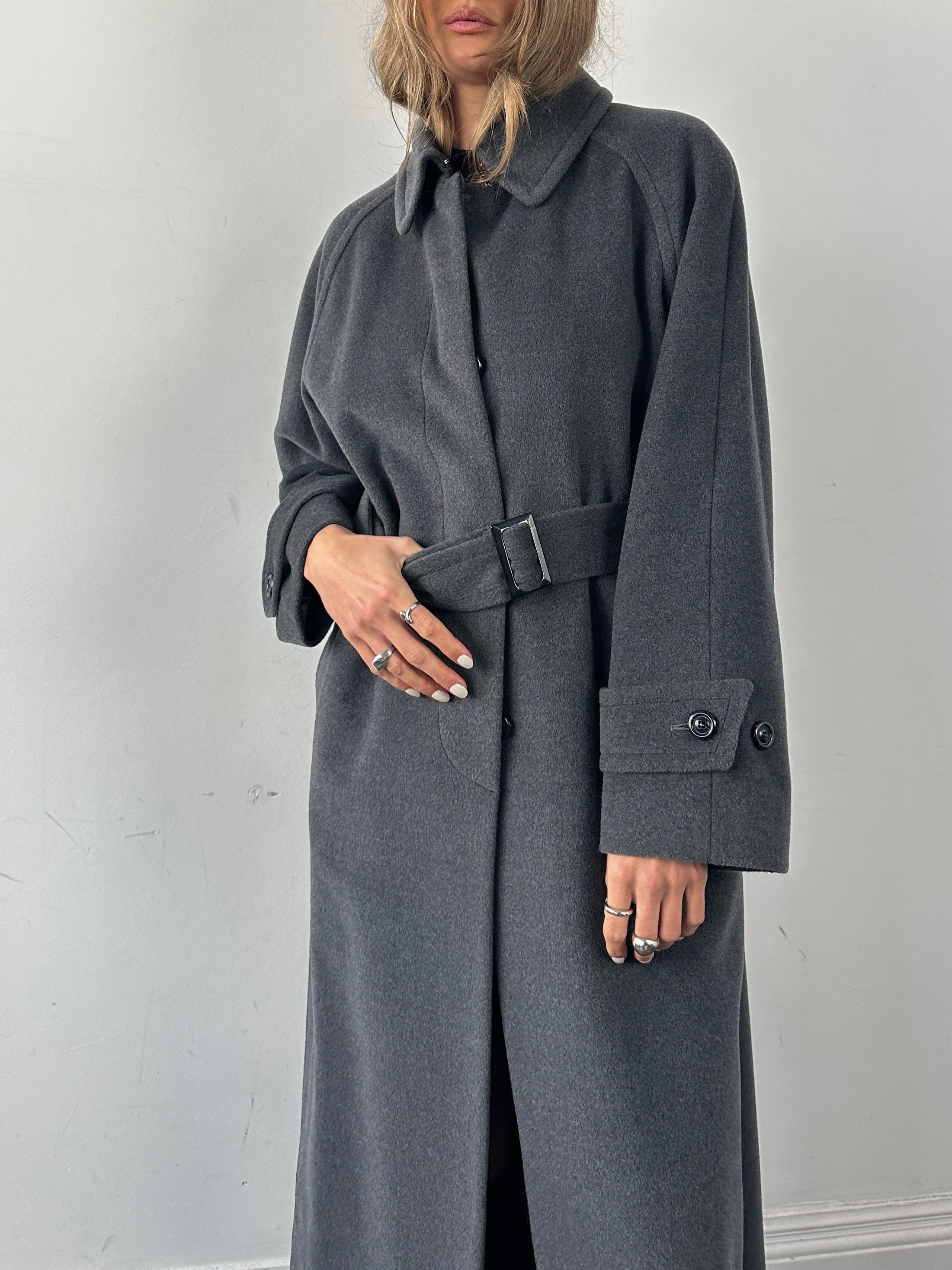 Vintage British vintage pure wool floor length belted coat, full-length coat with belt and classic style, size large.