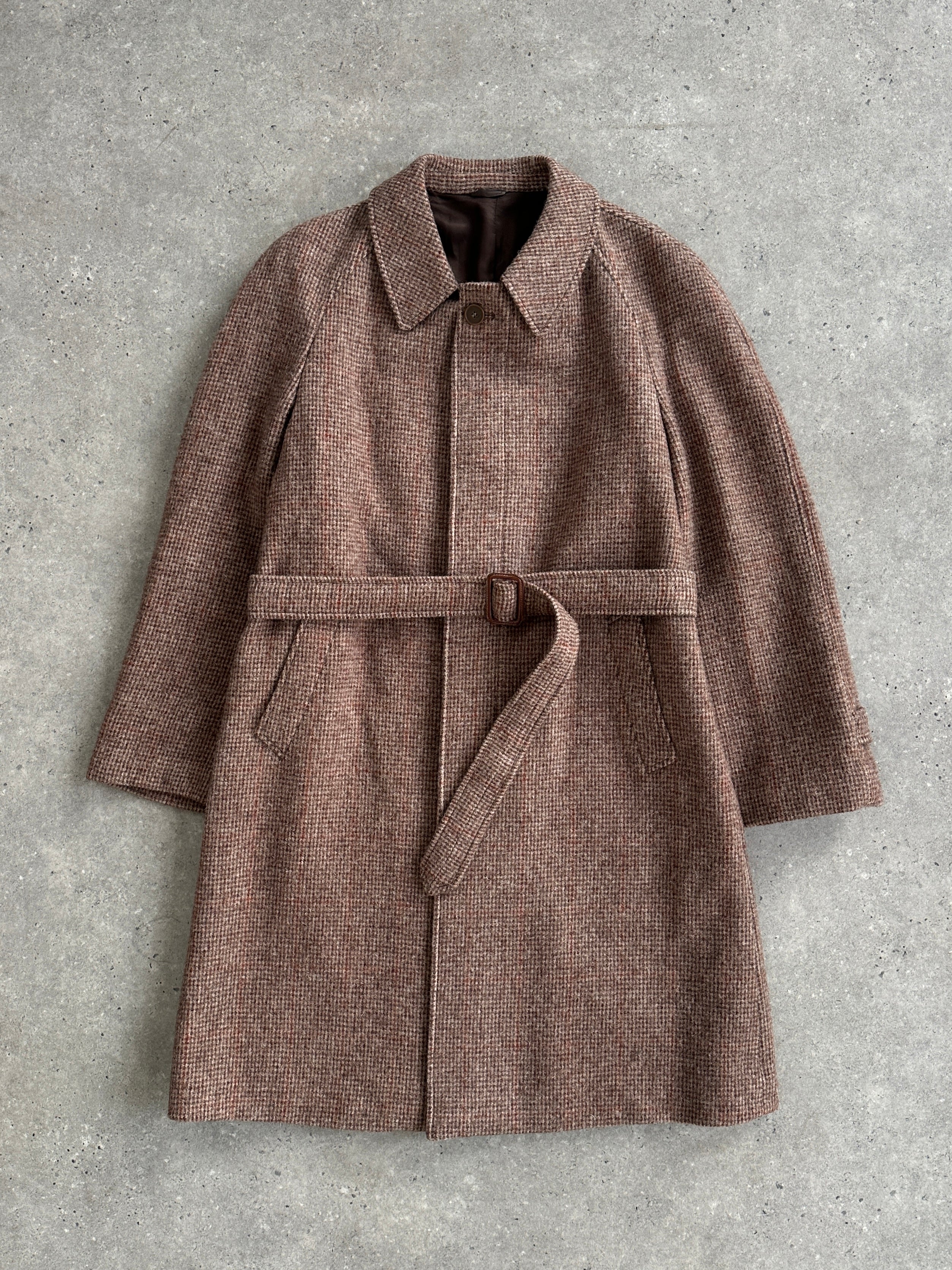 Vintage Italian vintage pure wool check coat with belted waist, single-breasted design in size L/XL, featuring classic pattern and tailored fit.