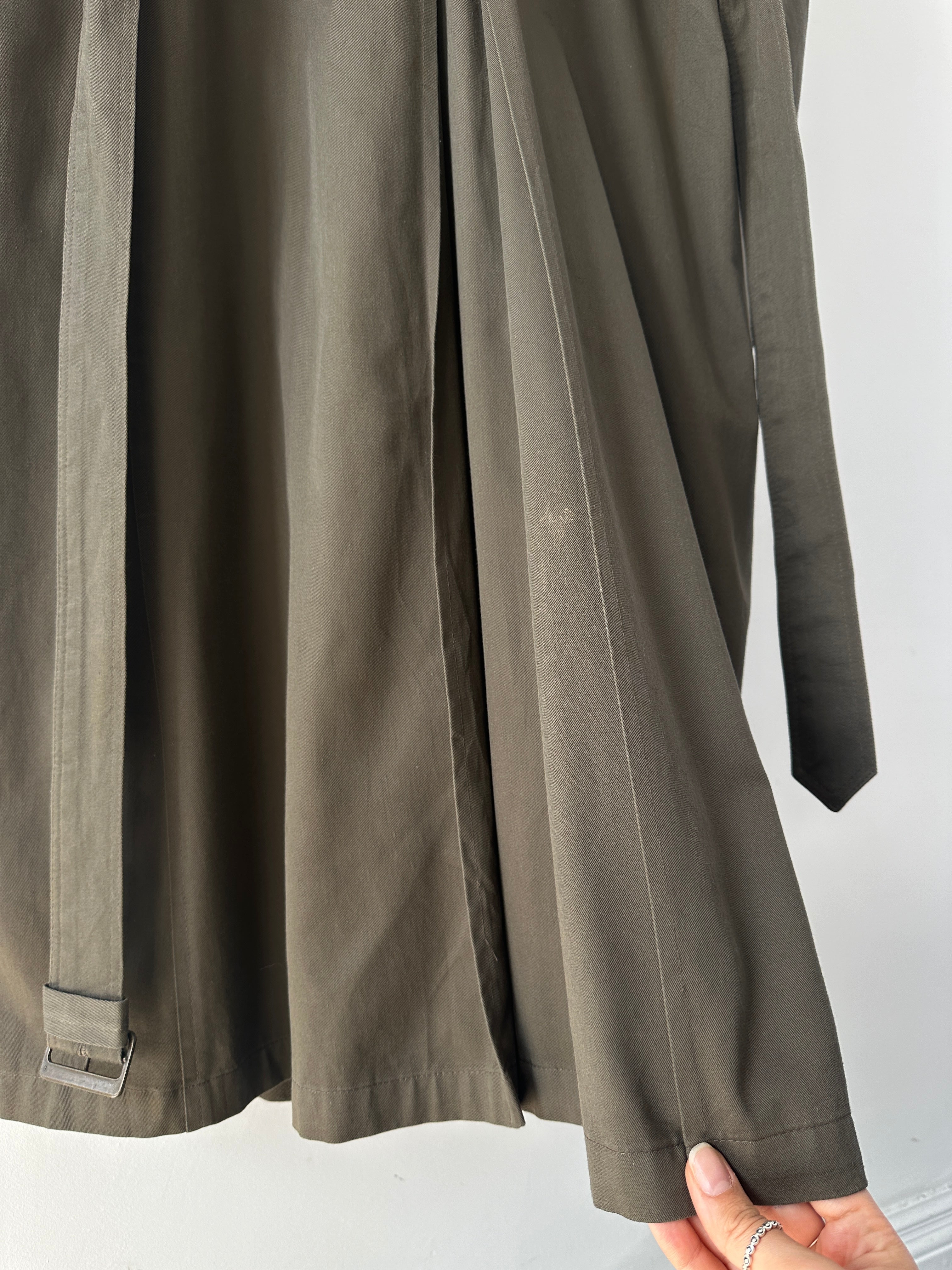 Christian Dior Monsieur cotton double-breasted belted trench coat in XL, beige color, with classic collar and button details.