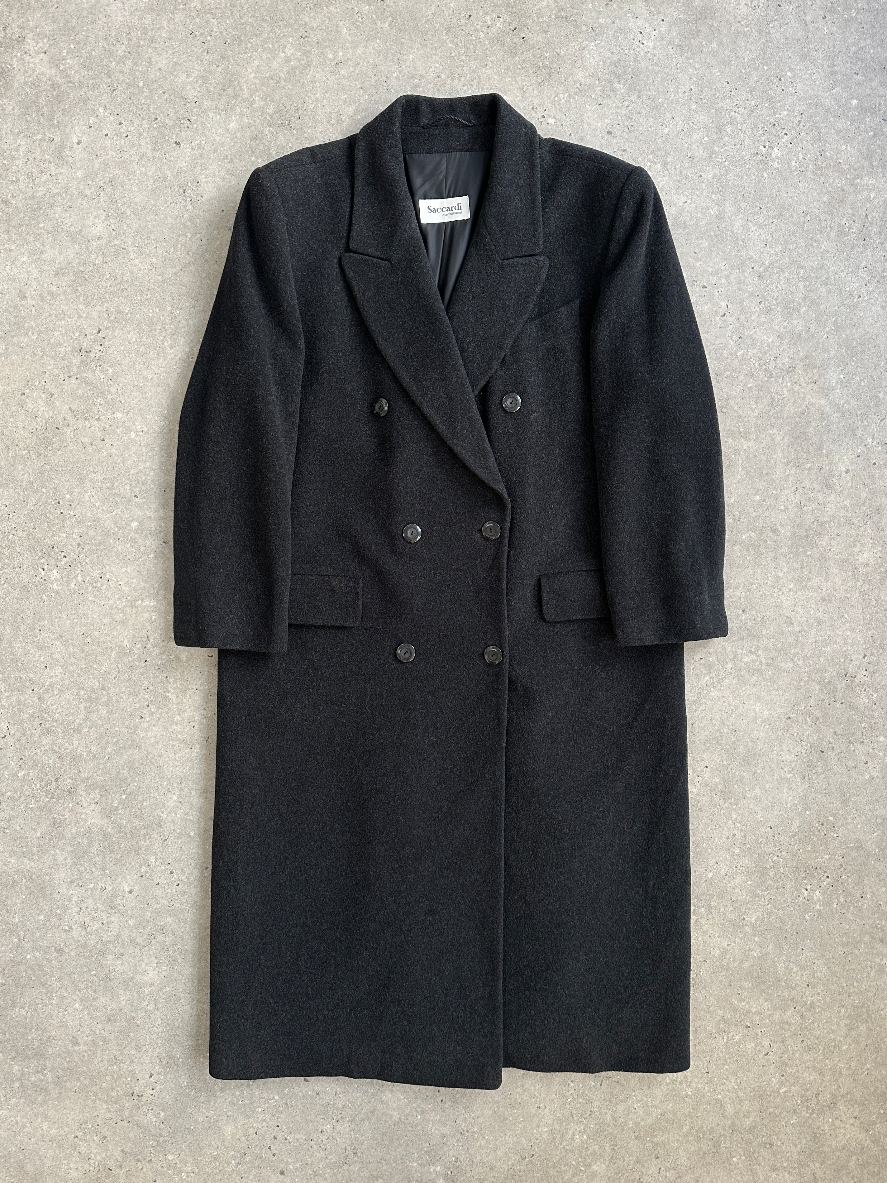 Italian Vintage 1980s pure wool double-breasted coat in XL, showcasing classic vintage style and tailored details.