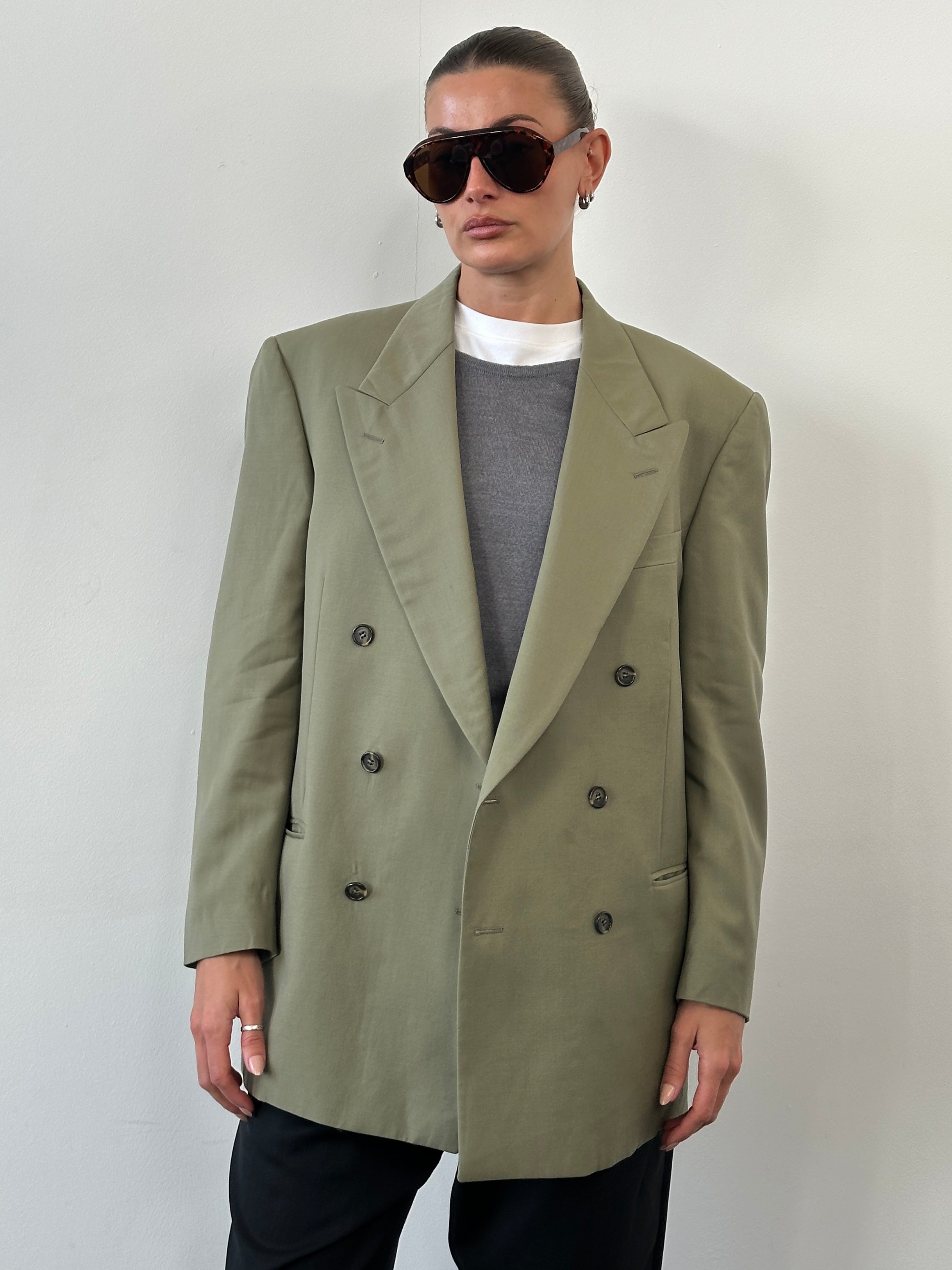 Yves Saint Laurent 1980s pure wool double-breasted blazer in size 40R/L, classic tailored design with lapels and button details.