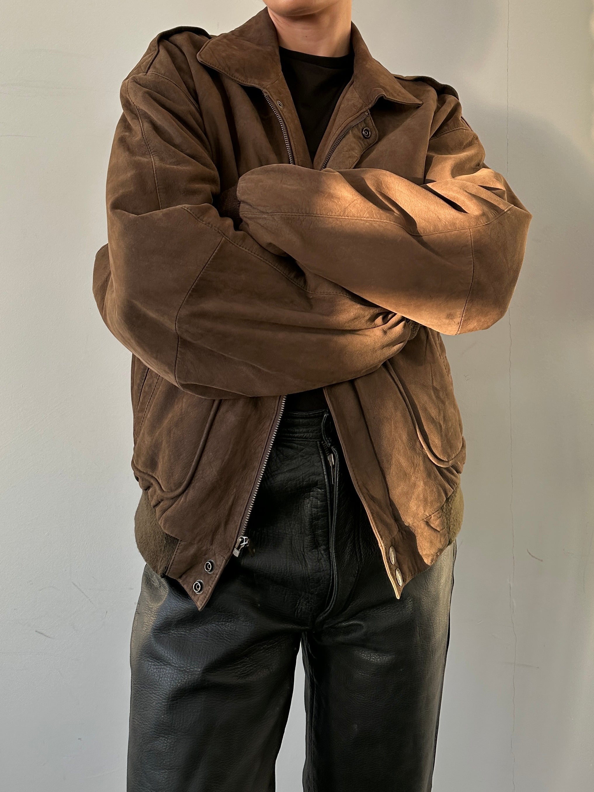 Vintage Nubuck Leather Bomber Jacket in size L, featuring classic design and durable leather texture.