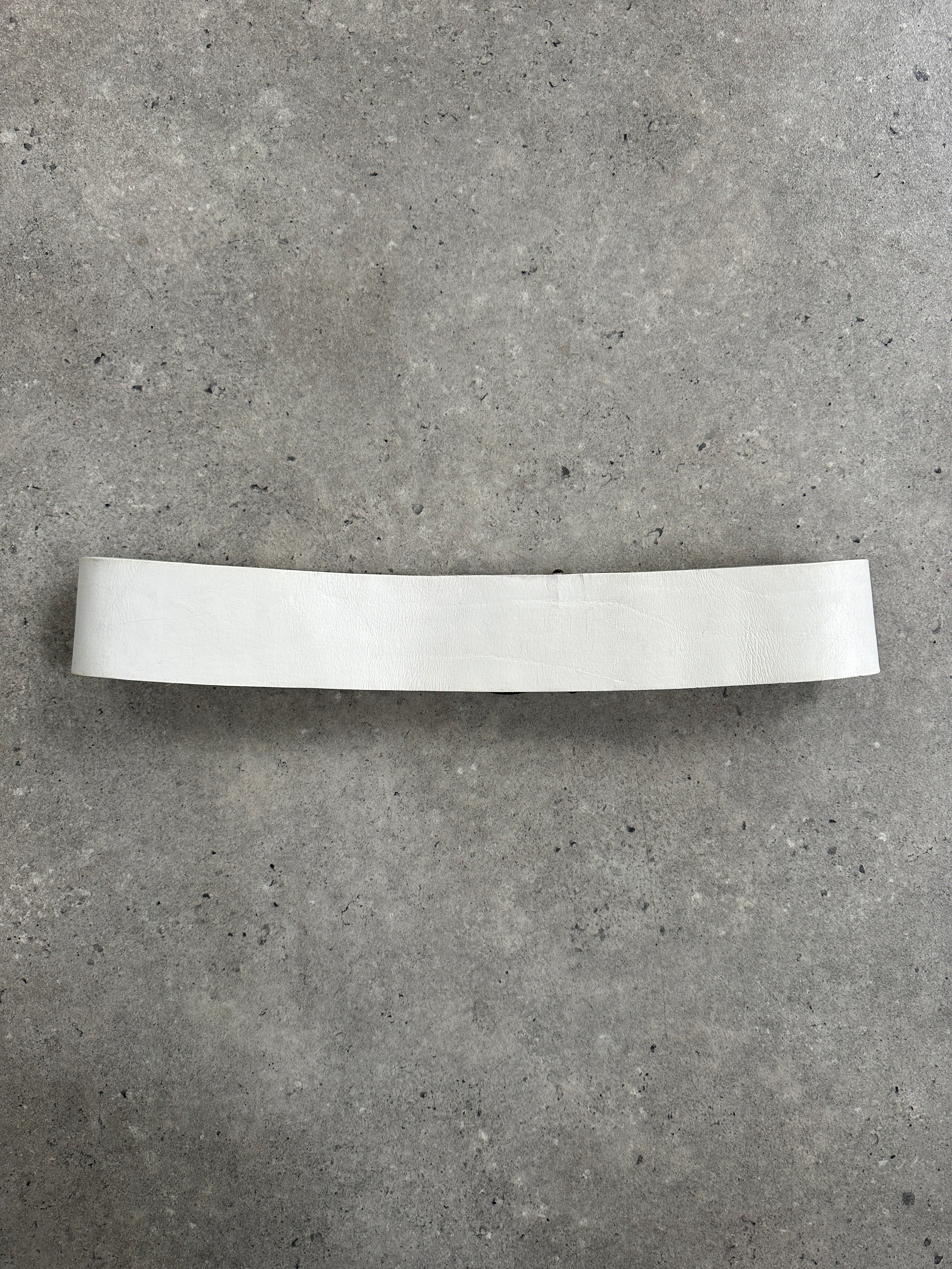 Vintage Italian 1990s chrome chunky leather belt with wide W32-34 design, featuring a bold metal buckle and distressed finish.