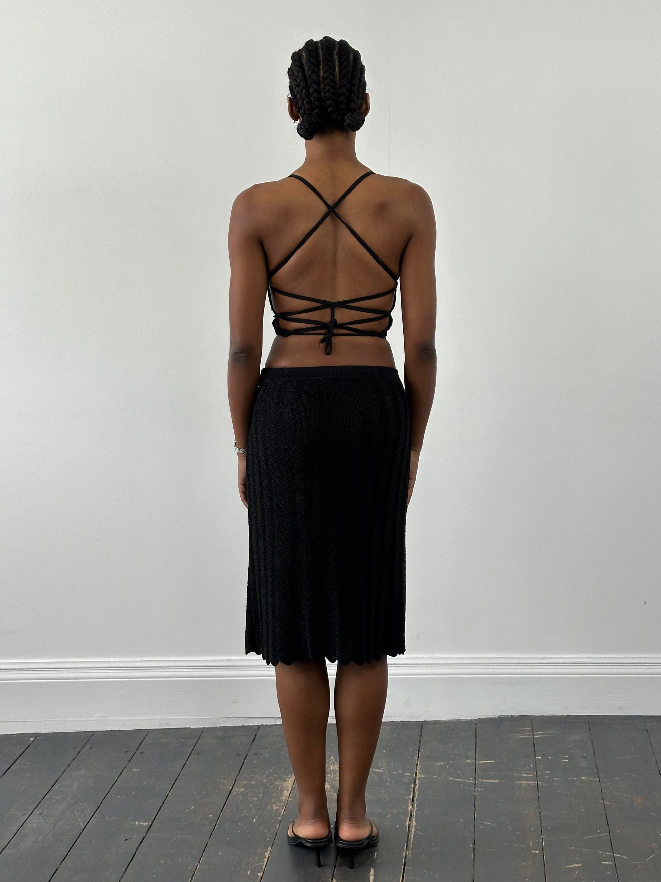 Vintage 1990s knit mini skirt in beige with a fitted waist and subtle ribbed texture, showcasing classic retro style.