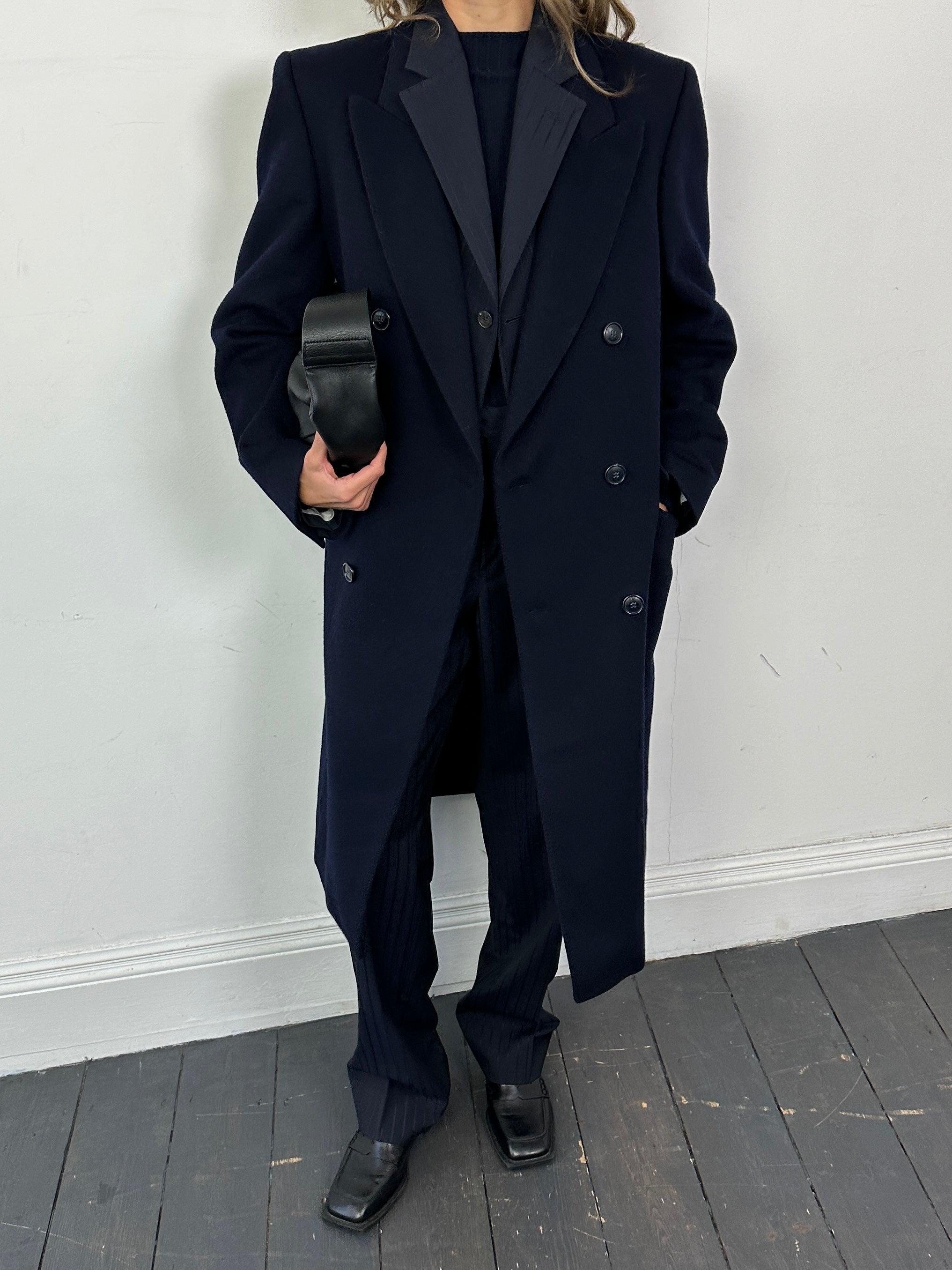 Vintage pure virgin wool double-breasted coat in size M/L, featuring a classic design and tailored fit.