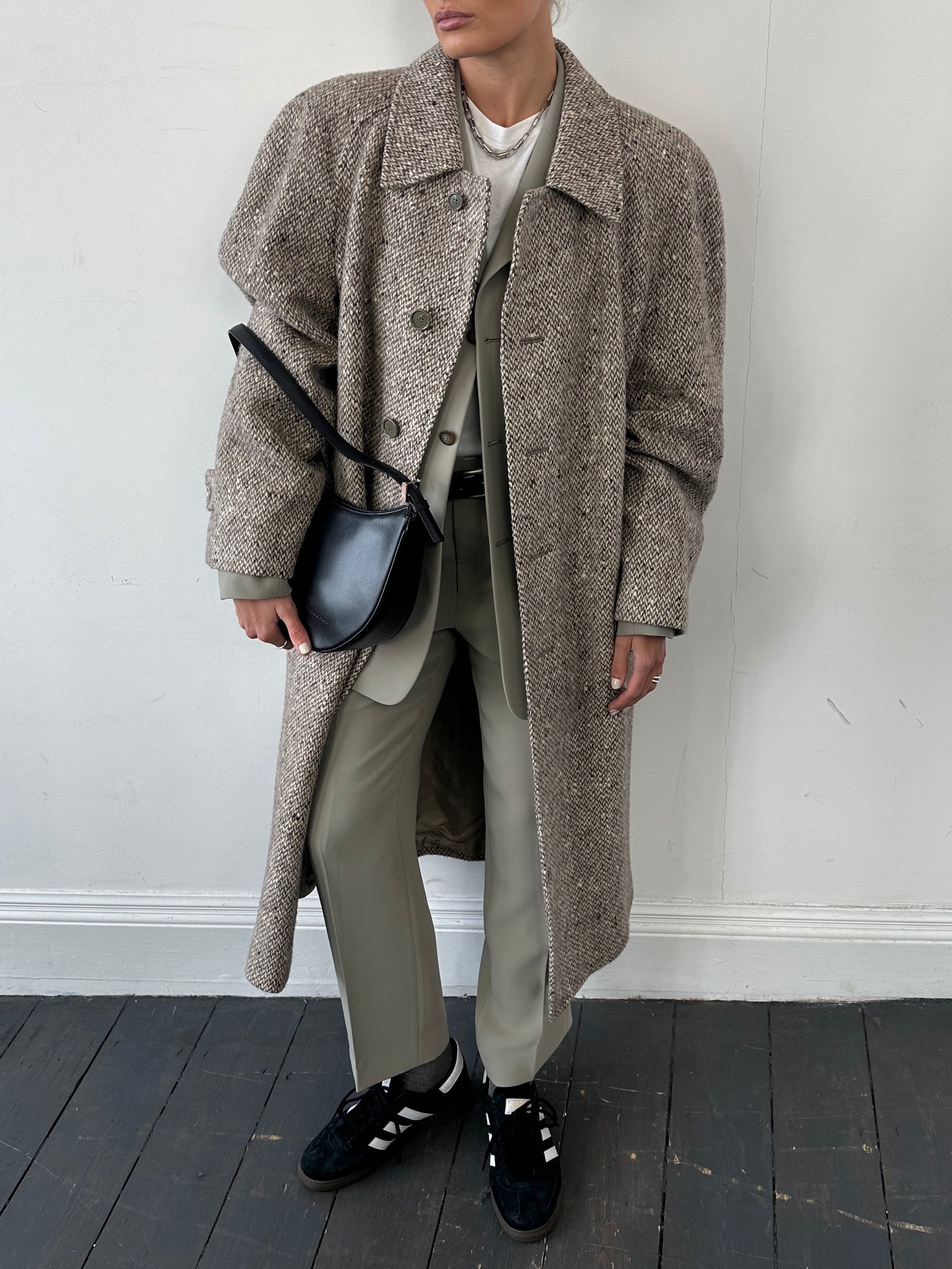 Vintage Italian vintage pure virgin wool single-breasted belted coat in XL, showcasing classic style and high-quality fabric.