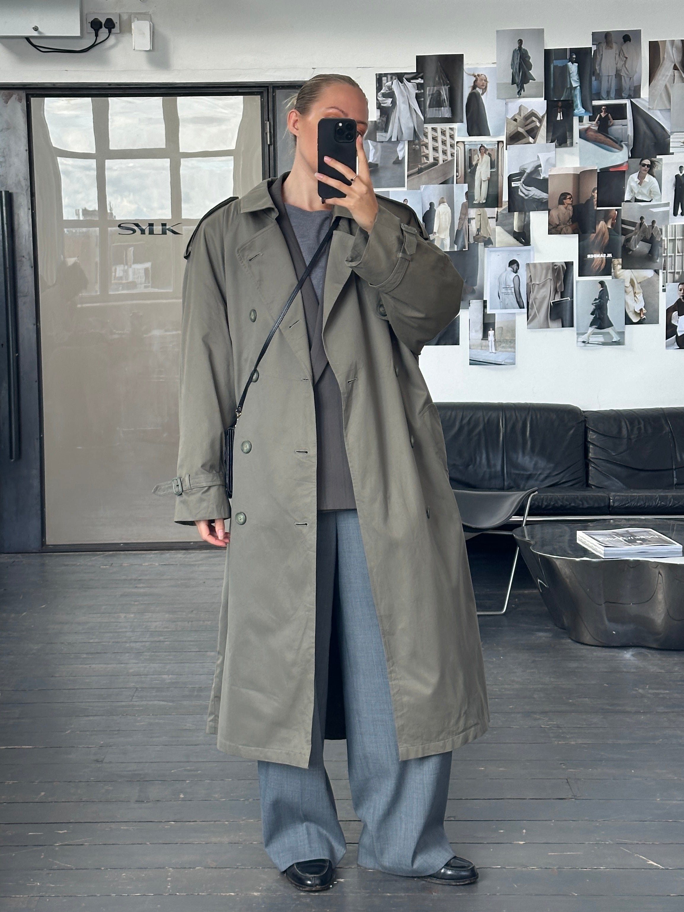 London Fog 1980s high neck belted trench coat in XXL, stylish beige coat with belt and classic trench design.