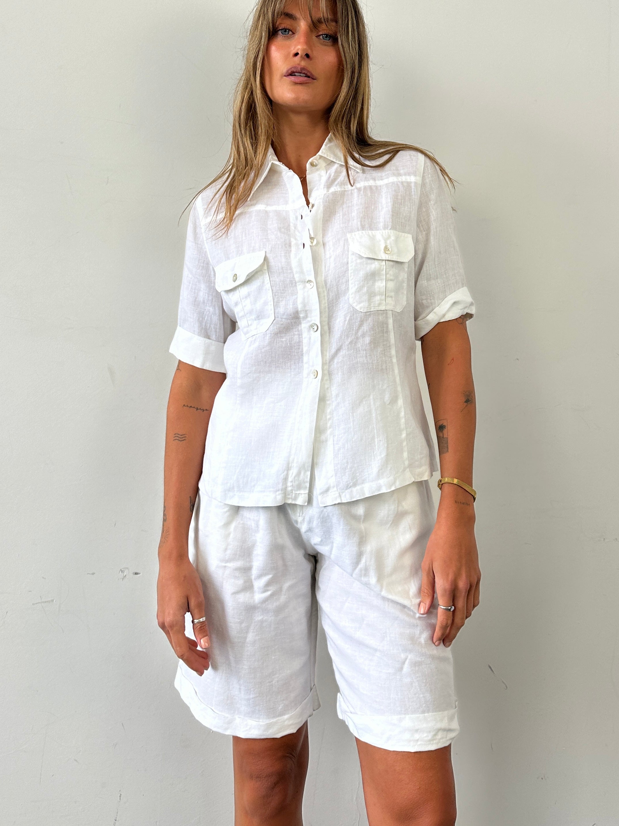 Vintage Italian vintage pure linen short sleeve shirt in size M, featuring a classic design and lightweight breathable fabric.