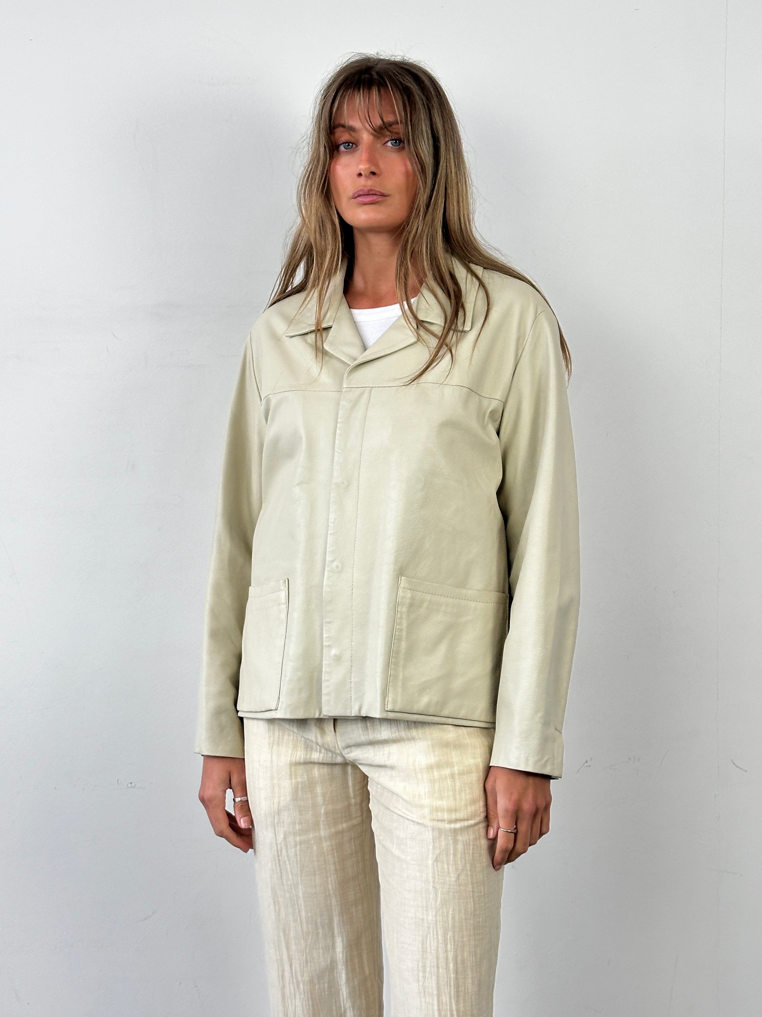 Vintage Italian vintage smooth leather jacket in size M, featuring classic design and high-quality craftsmanship.