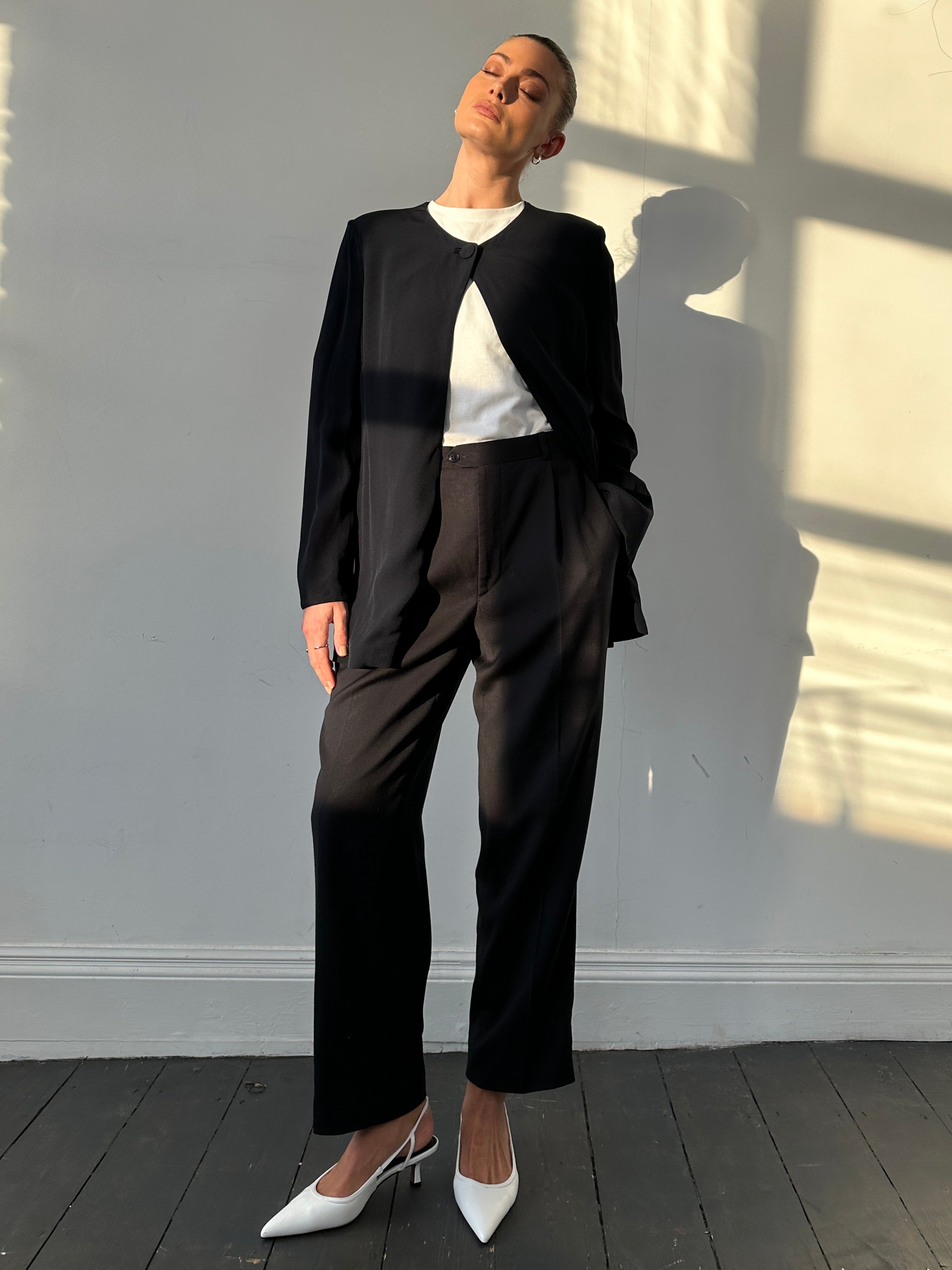 Luisa Spagnoli minimal single-button blazer in size M, tailored fit, classic style, navy blue fabric, front button closure.