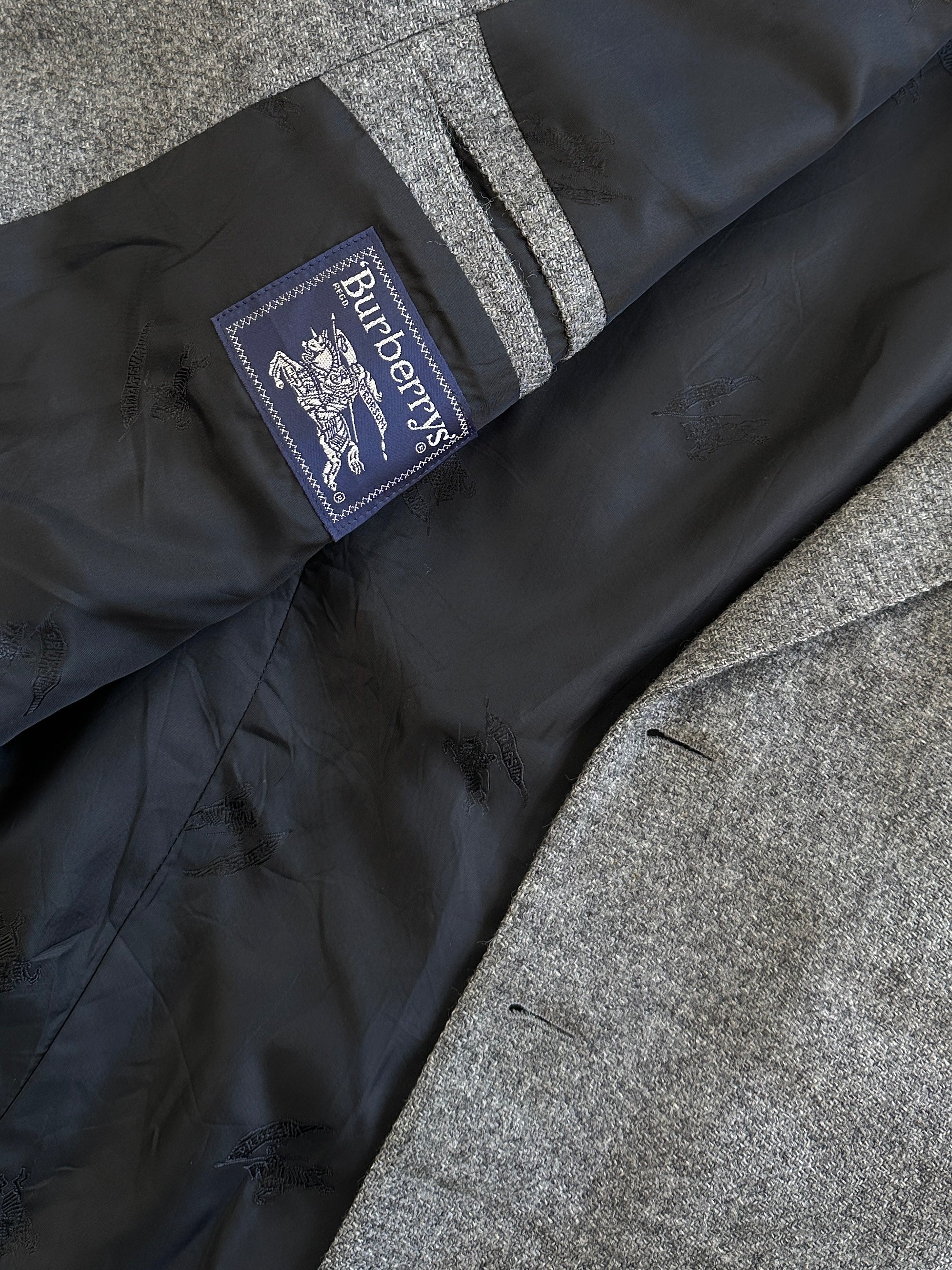 Burberry 1980s pure brushed wool single-breasted blazer in size 44R/XL, featuring classic tailored design and neutral color.