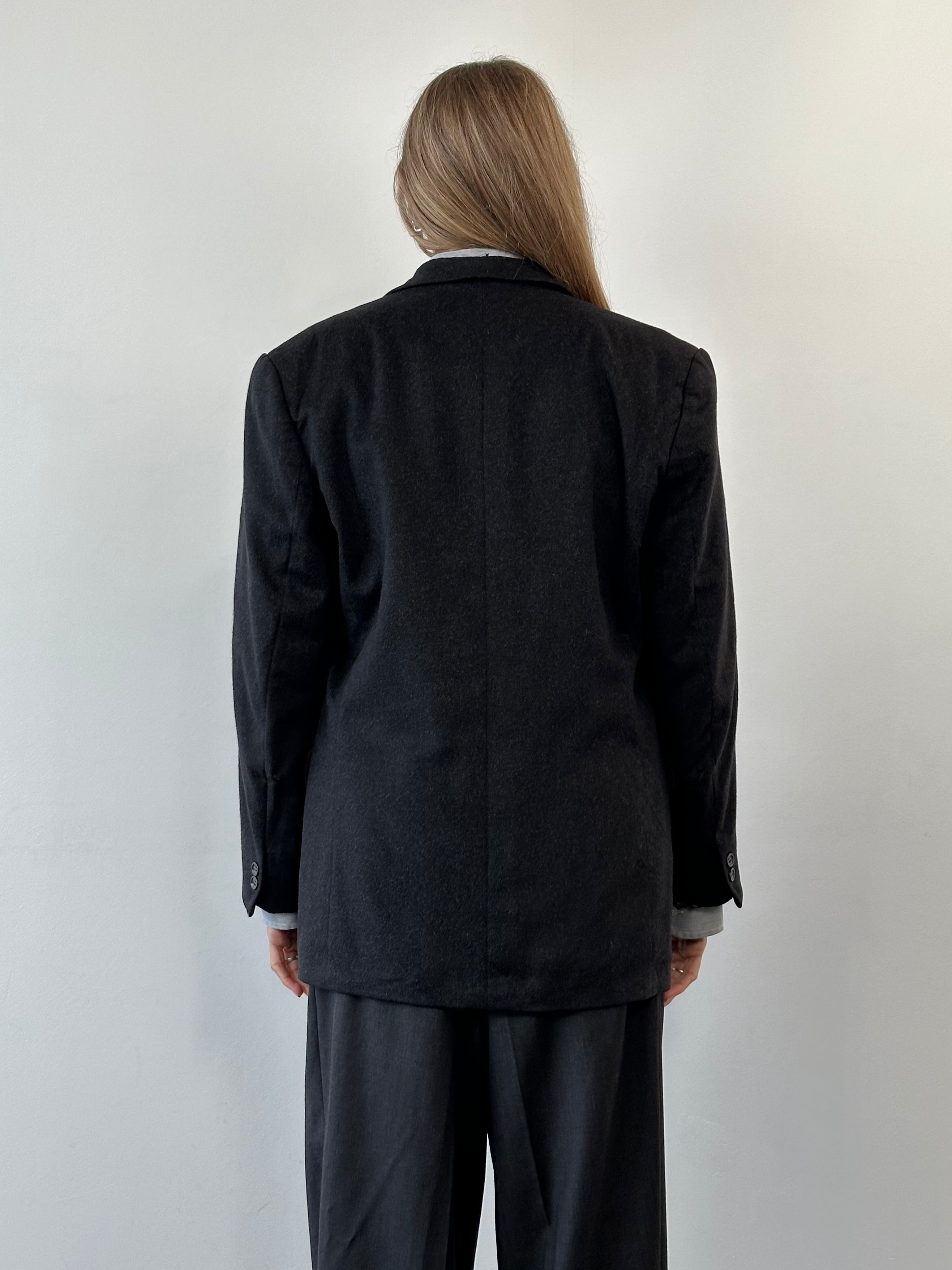 Vintage Italian vintage pure cashmere single-breasted blazer in size 36R/M, shown on a hanger with detailed fabric texture.