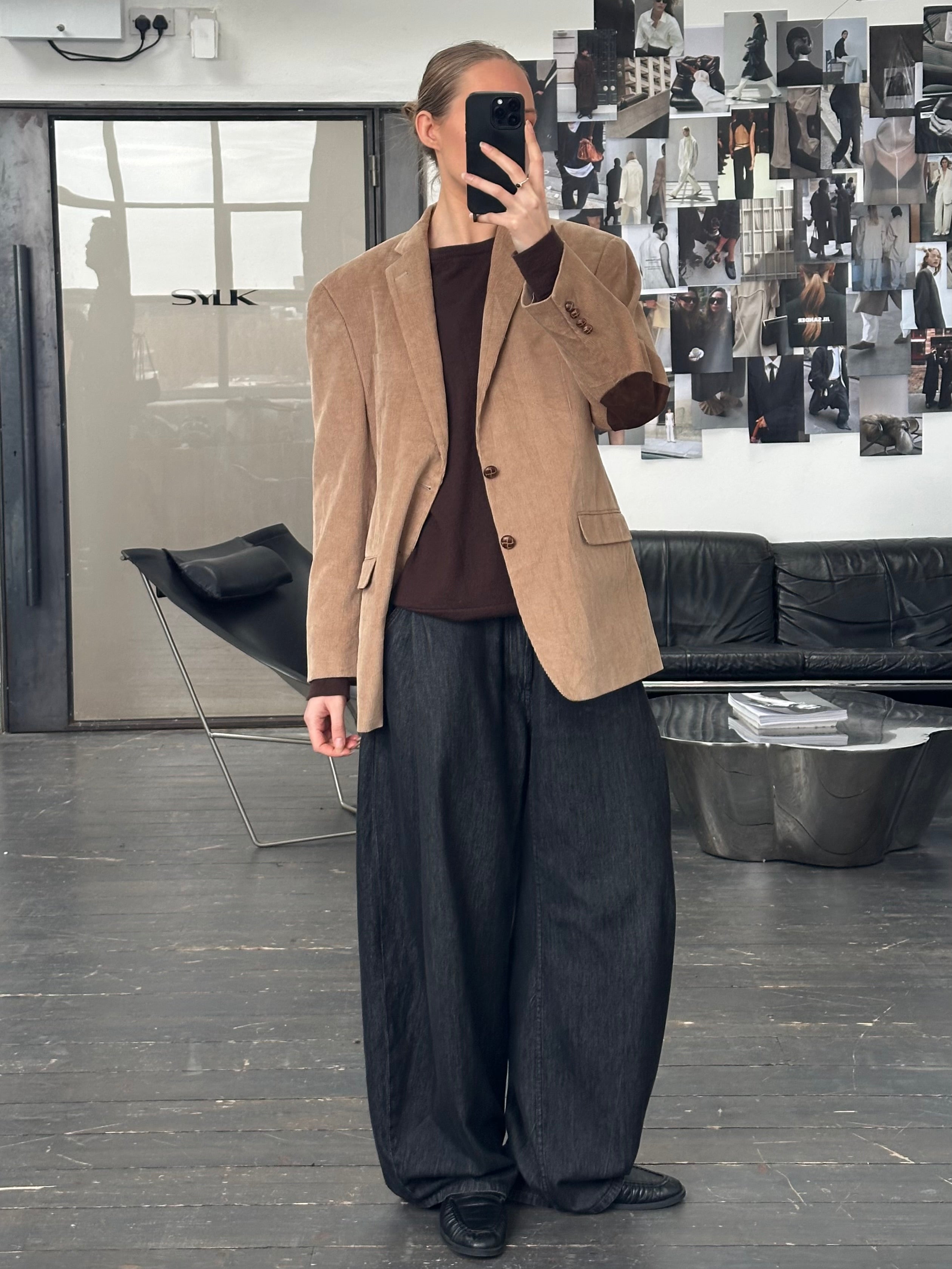 Chaps 2000s corduroy single-breasted blazer in size 40R/L, featuring a classic fit with button closure and tailored collar.