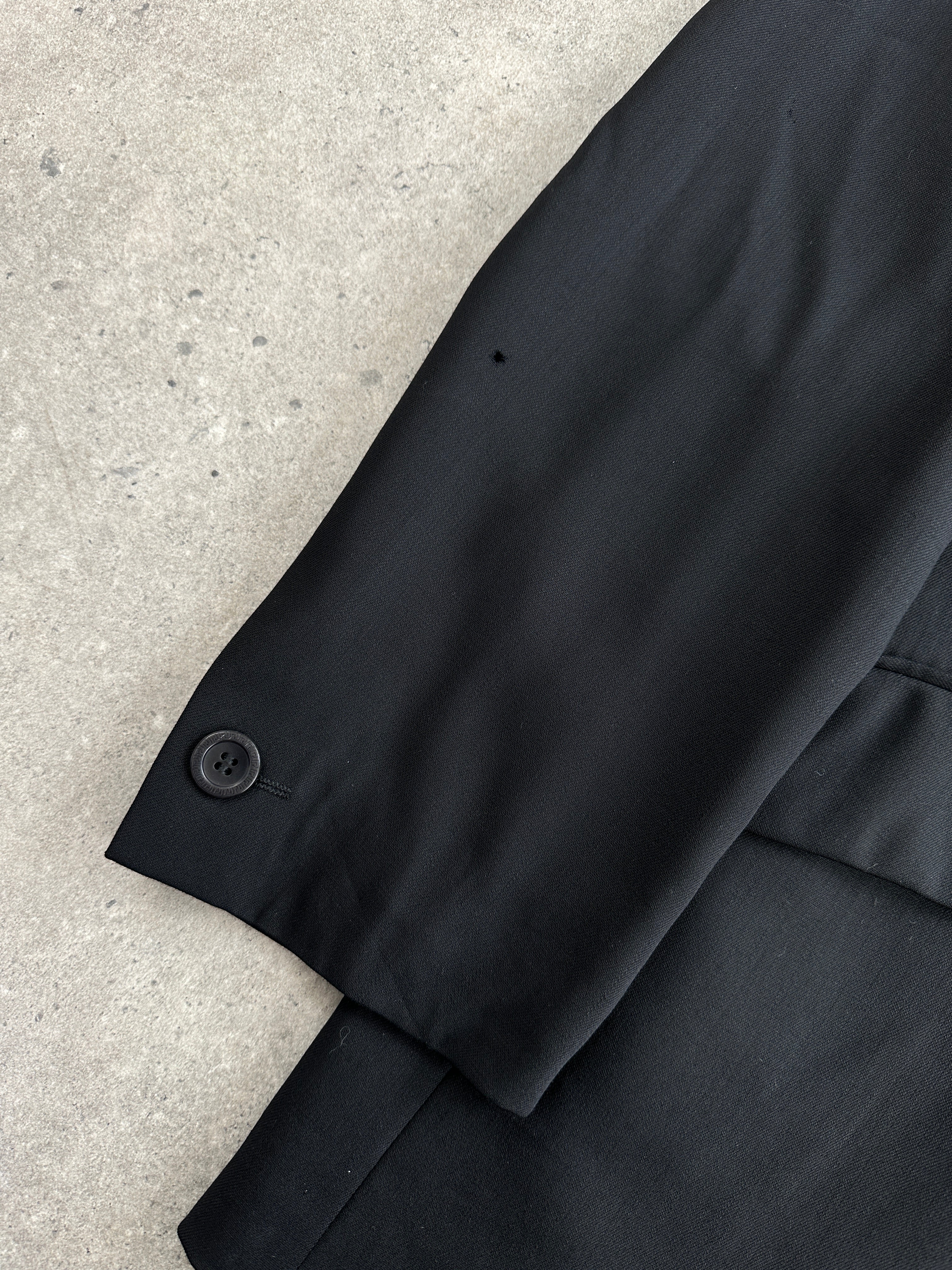 Versace Classic V2 90s pure wool blazer with concealed placket in size 42R/L, tailored fit, dark navy color, showing front view.