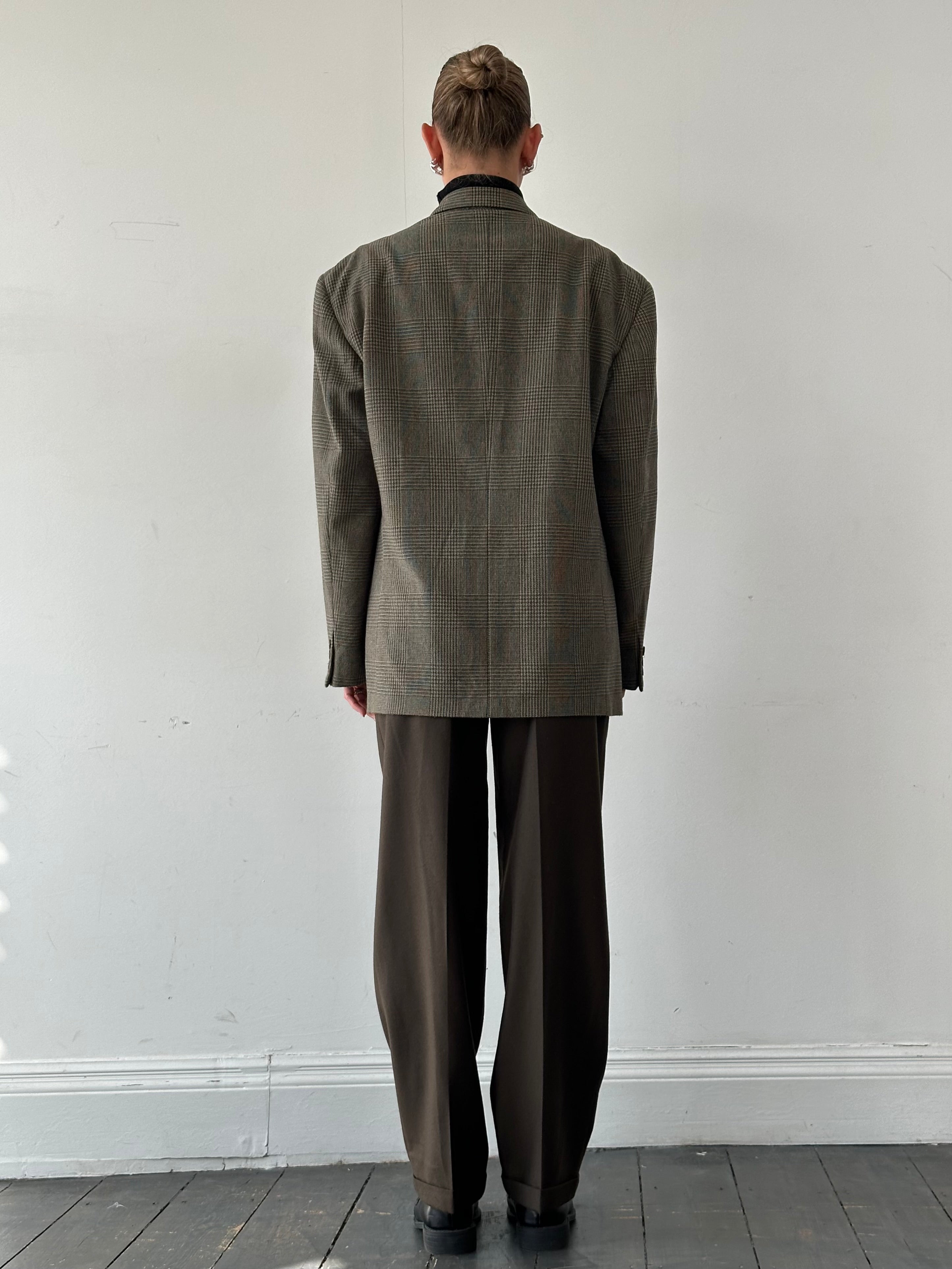 Giorgio Armani pure wool check blazer in XL with classic pattern, tailored fit, and structured lapels.