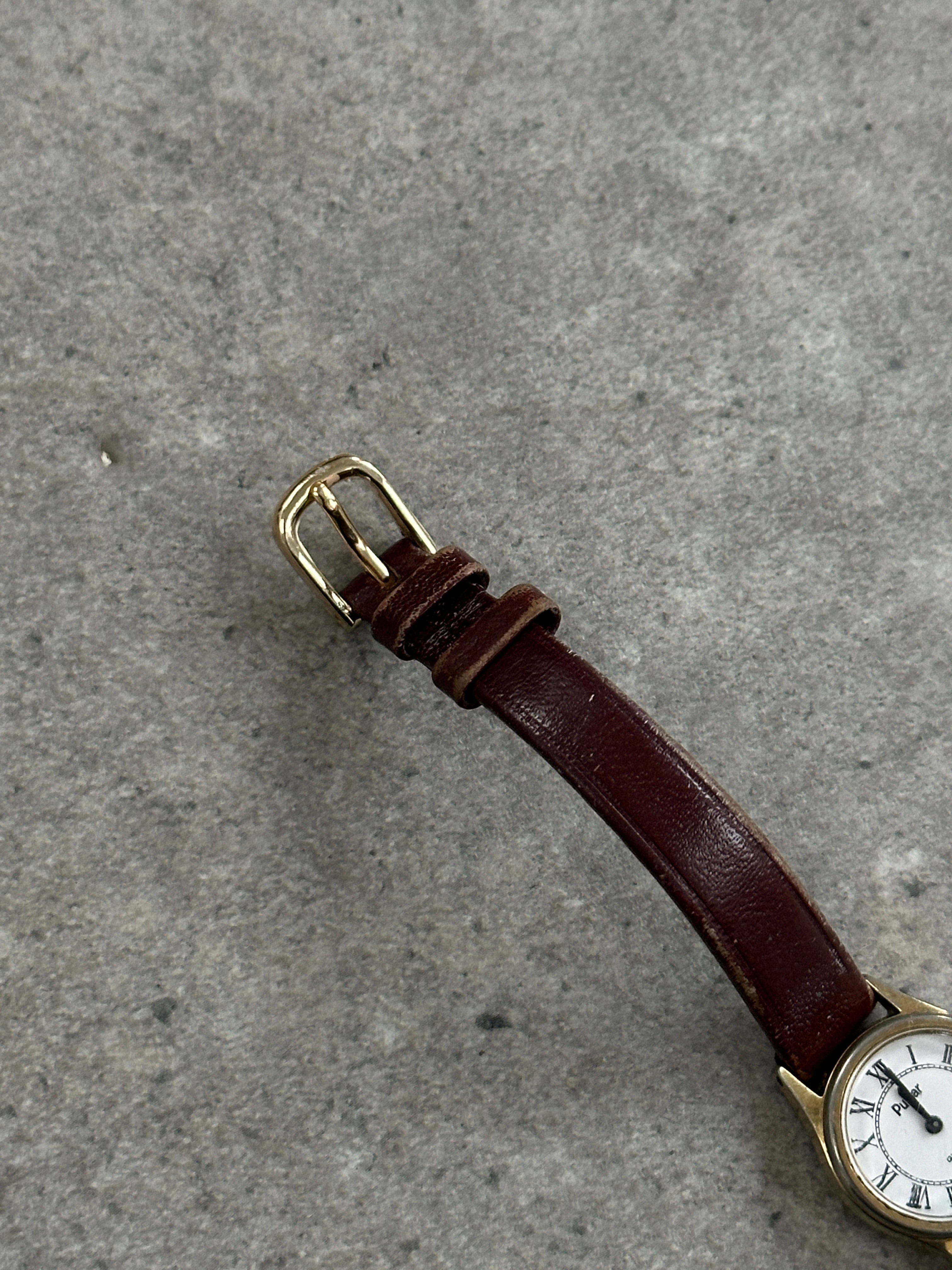 Pulsar 1990s gold-tone round quartz watch with a sleek design and classic style.