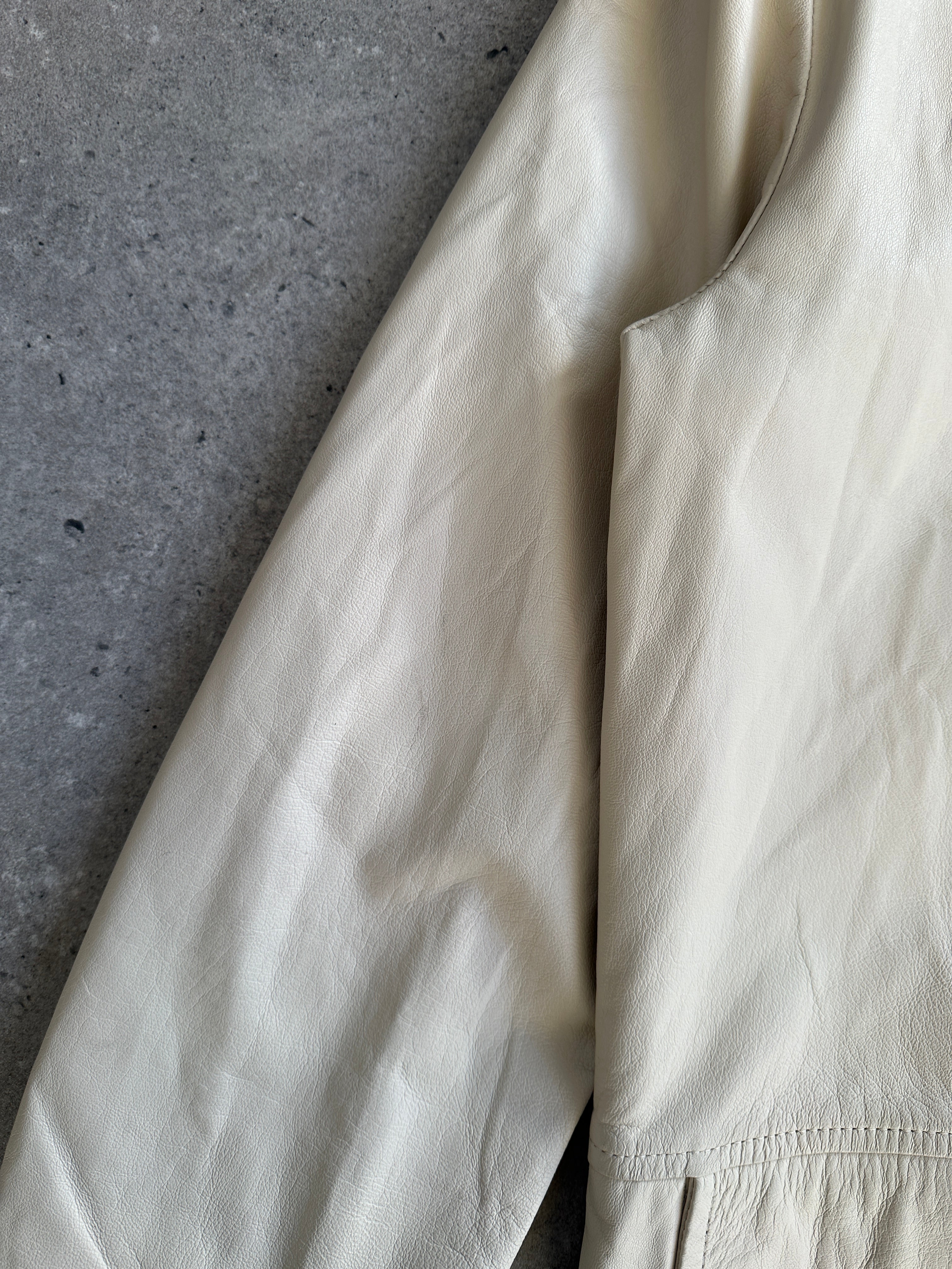 Burberry boxy leather jacket in black, stylishly tailored with smooth leather, front zipper, and classic collar design.