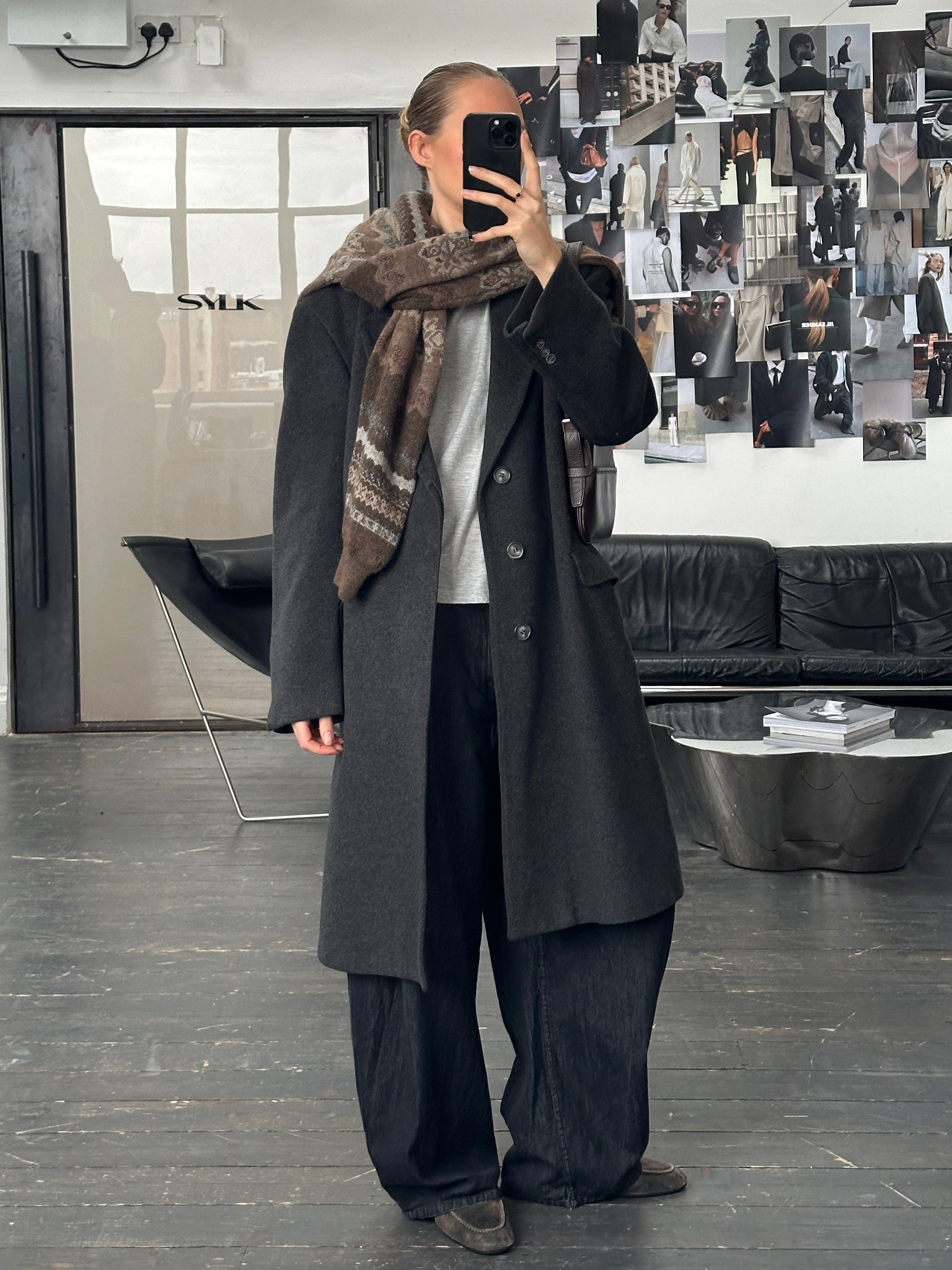 Vintage 1980s pure cashmere coat with concealed placket in size XL, showcasing soft fabric and classic style.