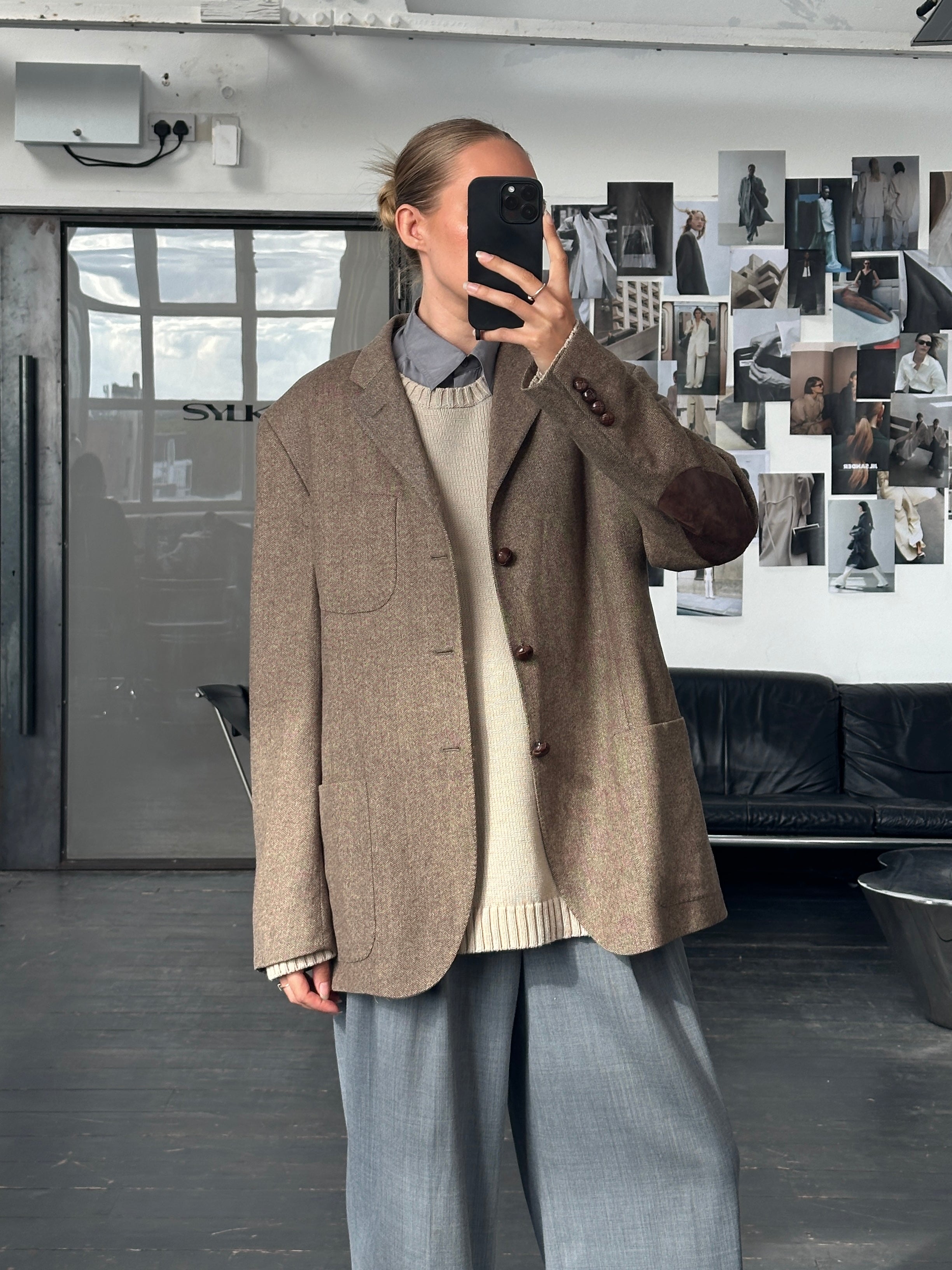 Ralph Lauren Polo 2010s pure wool herringbone blazer in size 44R/XL, featuring classic tailored fit and herringbone pattern.