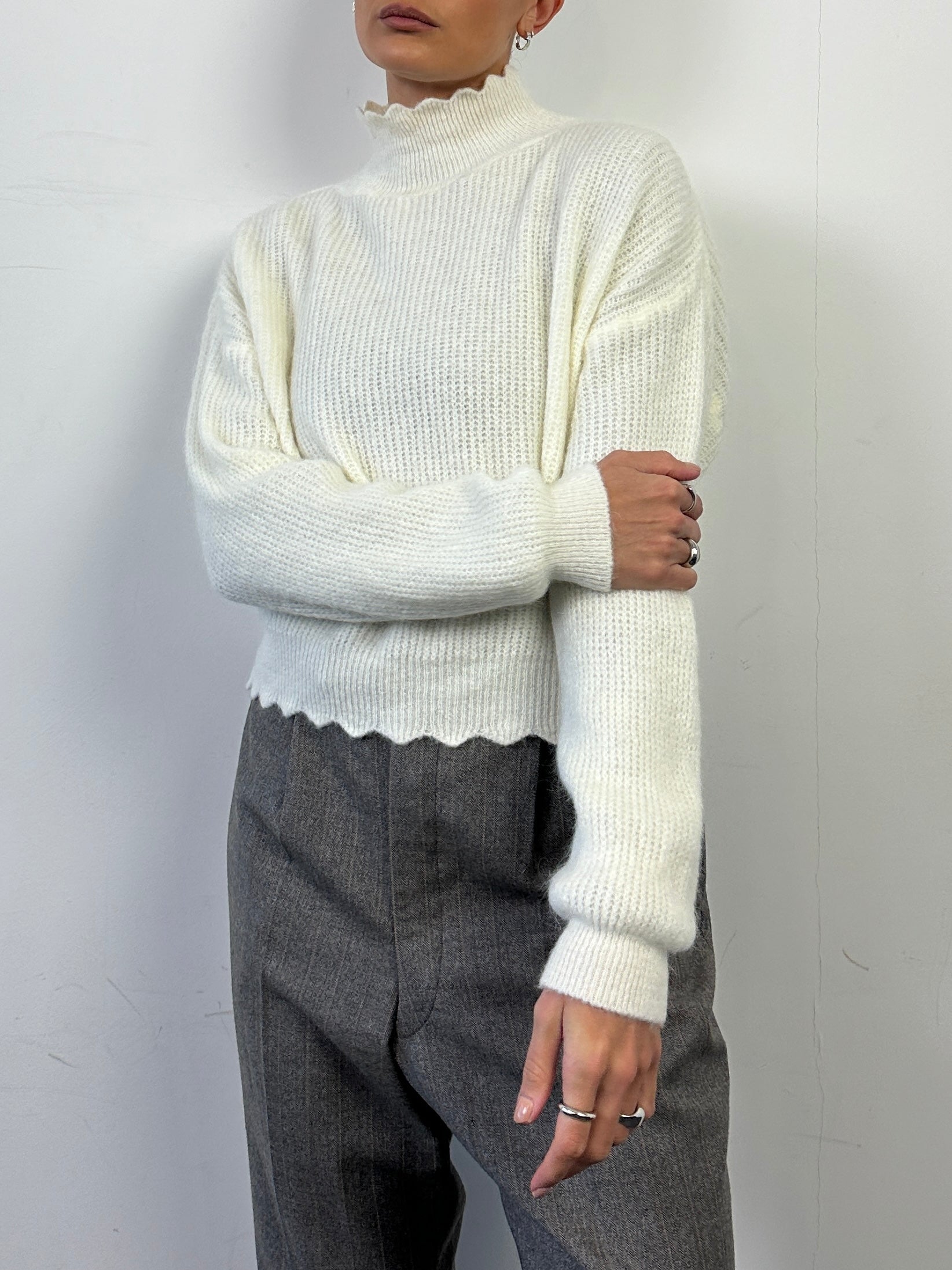 Vintage Italian mohair scallop knit jumper in size M, featuring a soft, textured knitted design with scalloped edges.