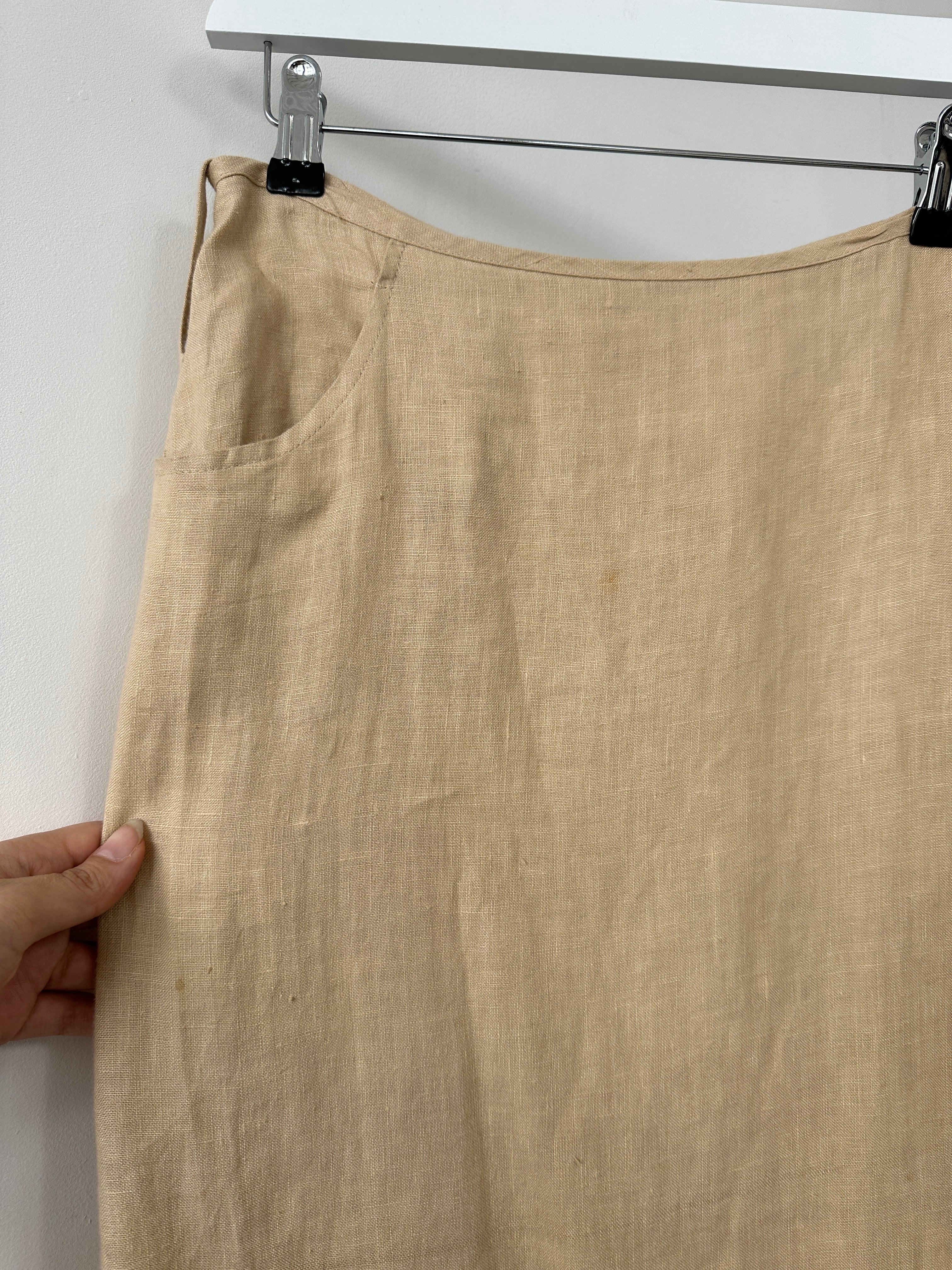 Vintage Italian vintage pure linen midi wrap skirt in S/M, showcasing its lightweight fabric and classic design.