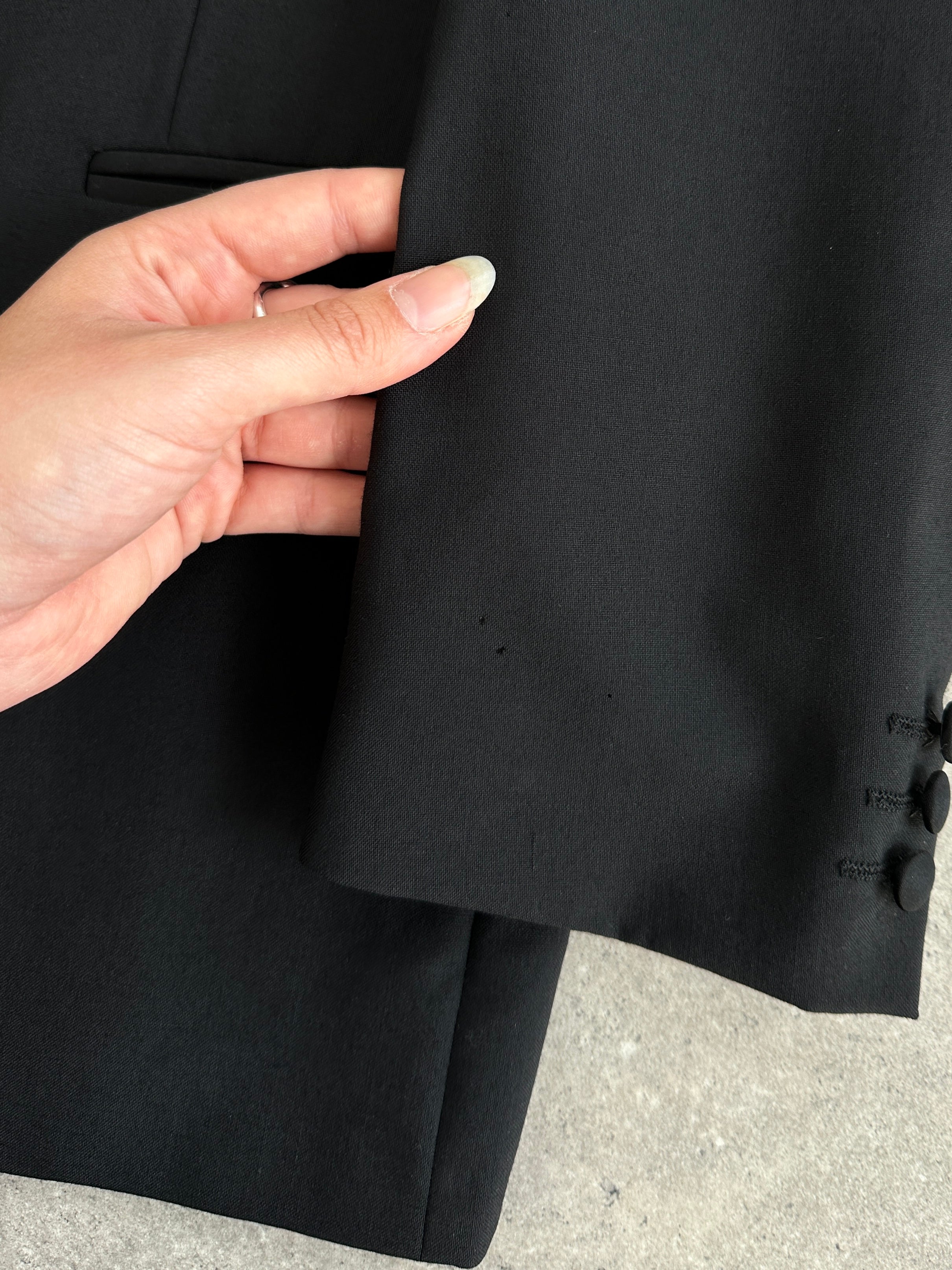 Jaeger double-breasted tuxedo suit in pure wool, size 42R/W28, featuring a classic tailored fit and elegant lapels.