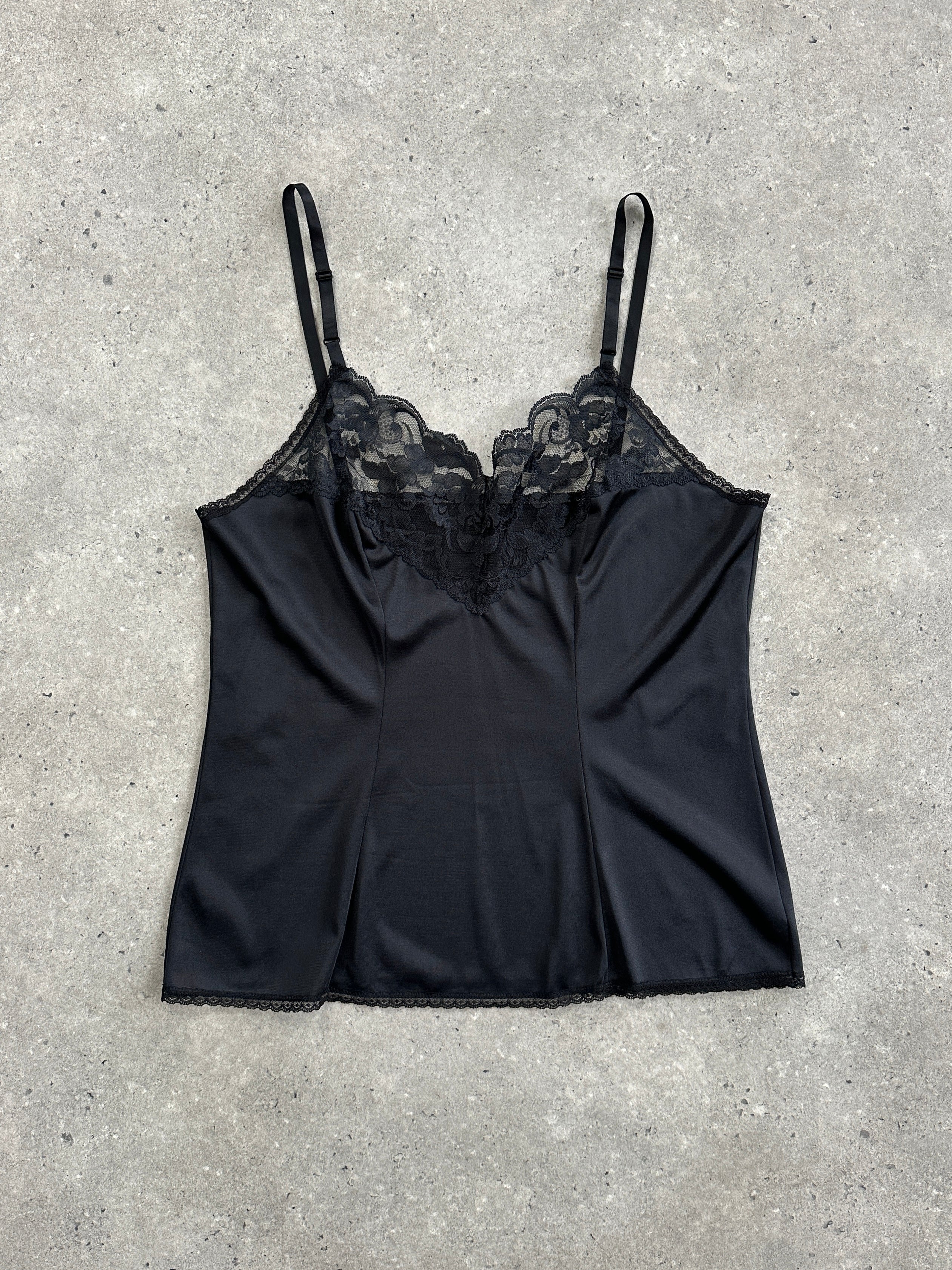 Vintage USA 1980s lace cami top in size M, featuring delicate lace fabric and vintage-inspired design.