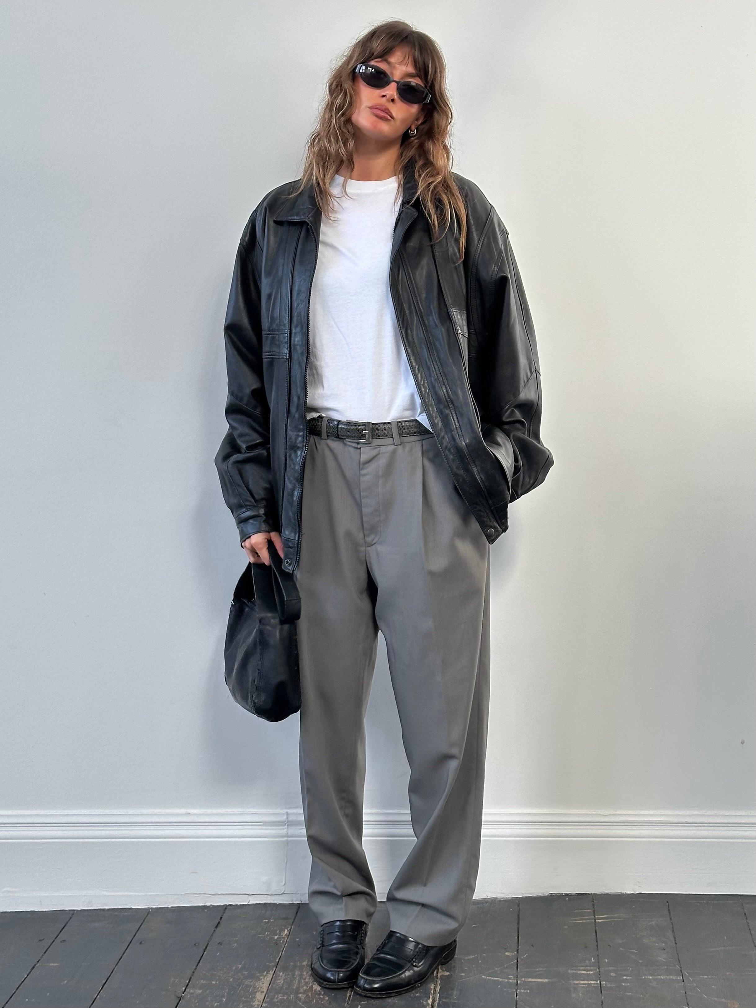 Vintage 1990s leather bomber jacket in XL, featuring classic design and authentic distressed leather appearance.