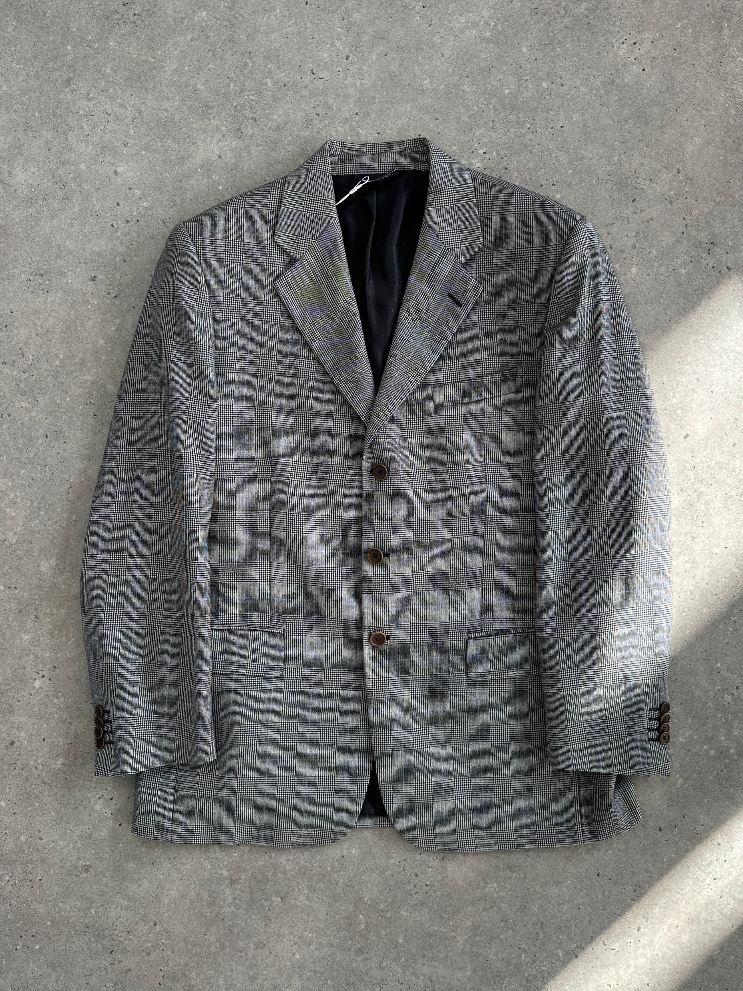 Vintage Italian wool check blazer in size 42R/L, single-breasted with classic tailored fit and vintage-inspired design.