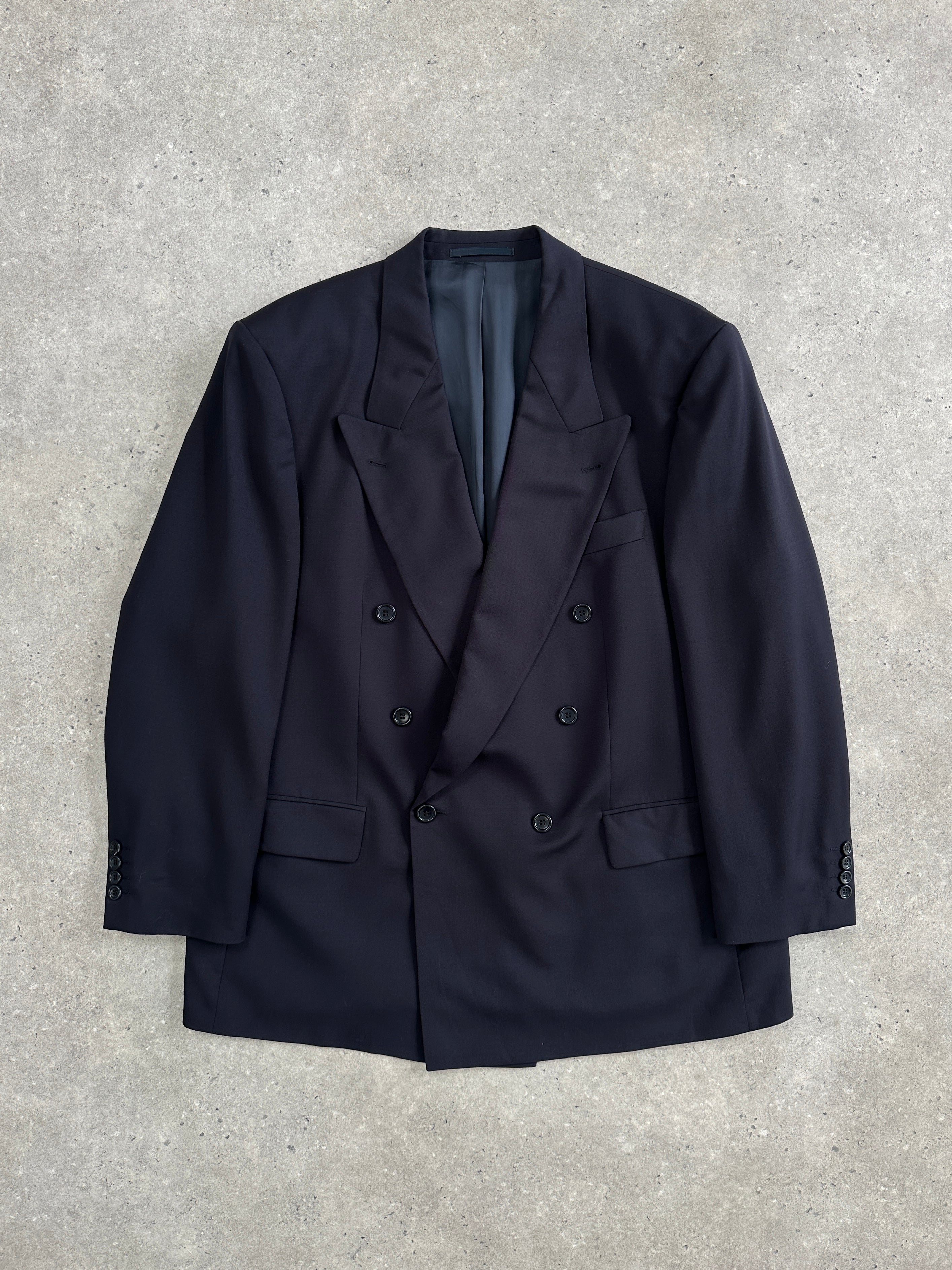 Hugo Boss 1990s double-breasted wool blazer in size 44L/XL, tailored fit with classic lapels and structured shoulders.