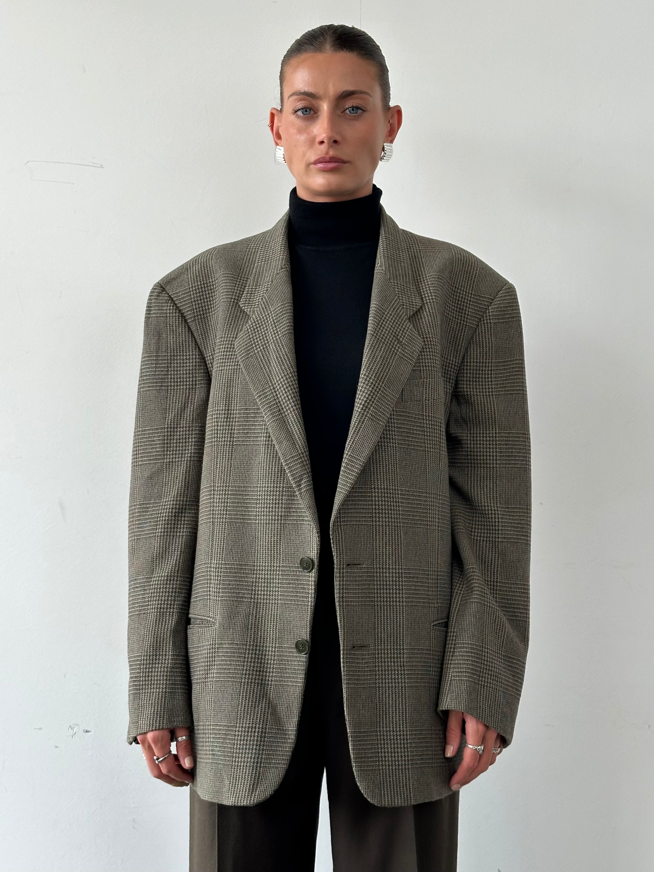 Giorgio Armani pure wool check blazer in size XL, tailored fit with classic pattern, stylish formal blazer for men.
