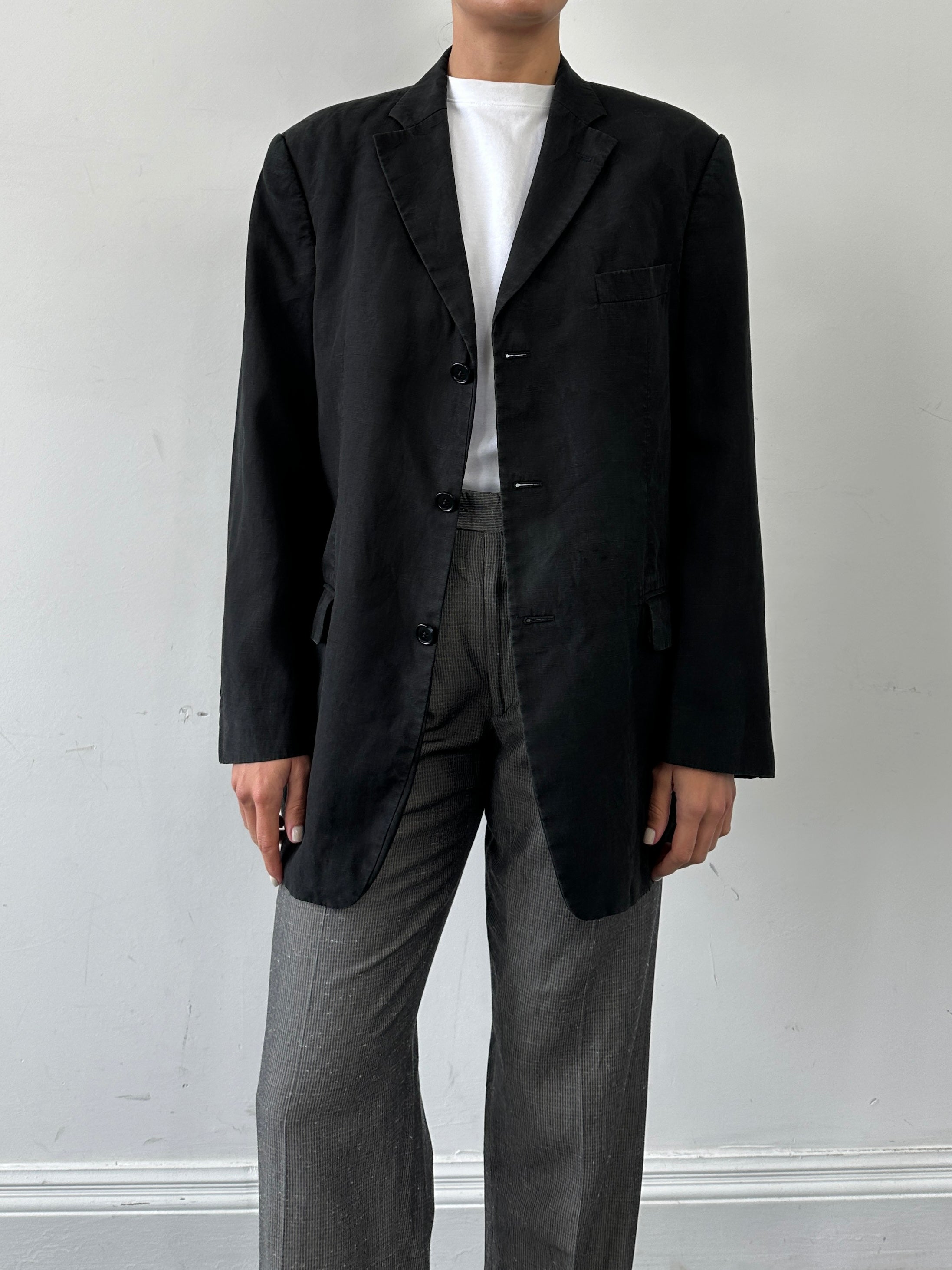 Balmain pure linen single-breasted blazer in size 42R/XL, tailored fit with classic lapel and button closure, light and breathable fabric.
