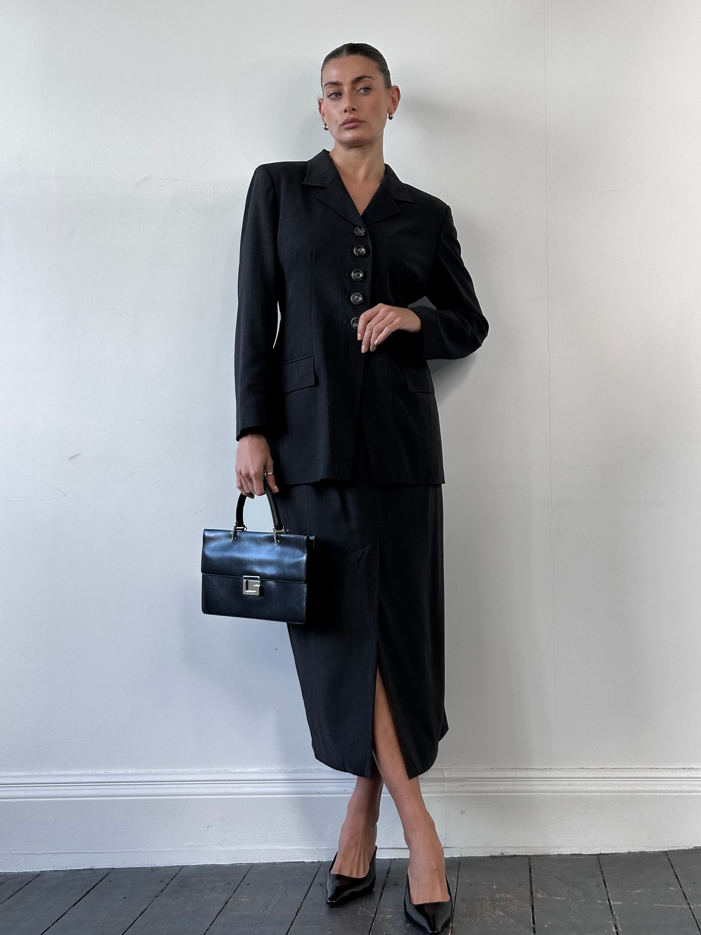 Jaeger 1990s pure wool two-piece skirt suit, size M/W26, featuring a tailored fit with classic design and quality fabric.