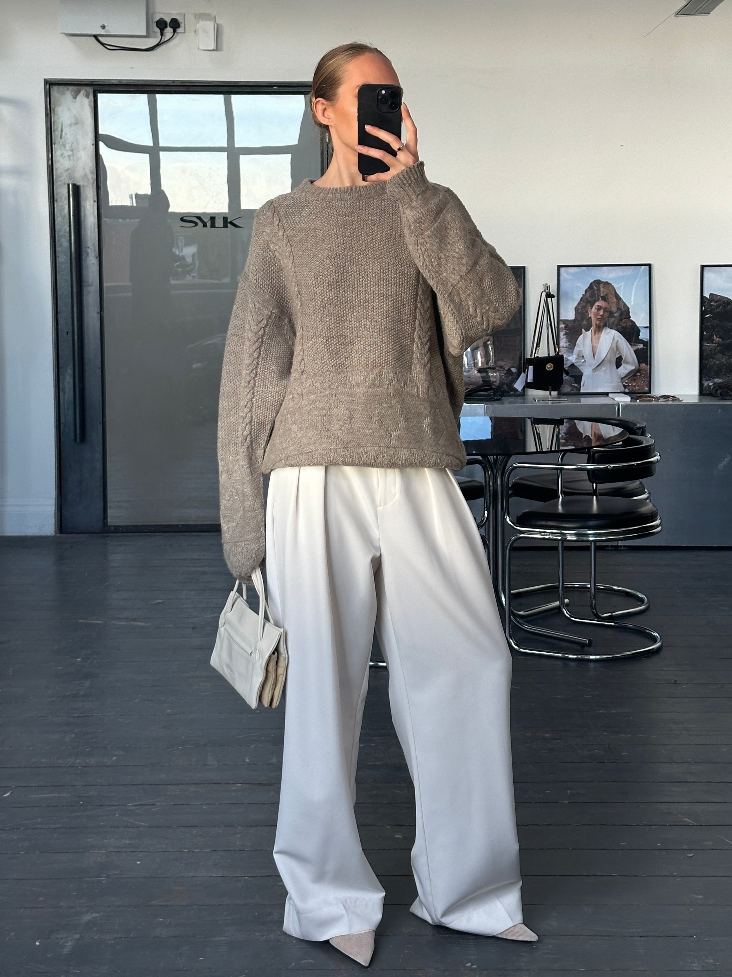 Vintage Italian 1990s cable knit jumper in XL, featuring classic textured knit pattern and cozy sweater design.