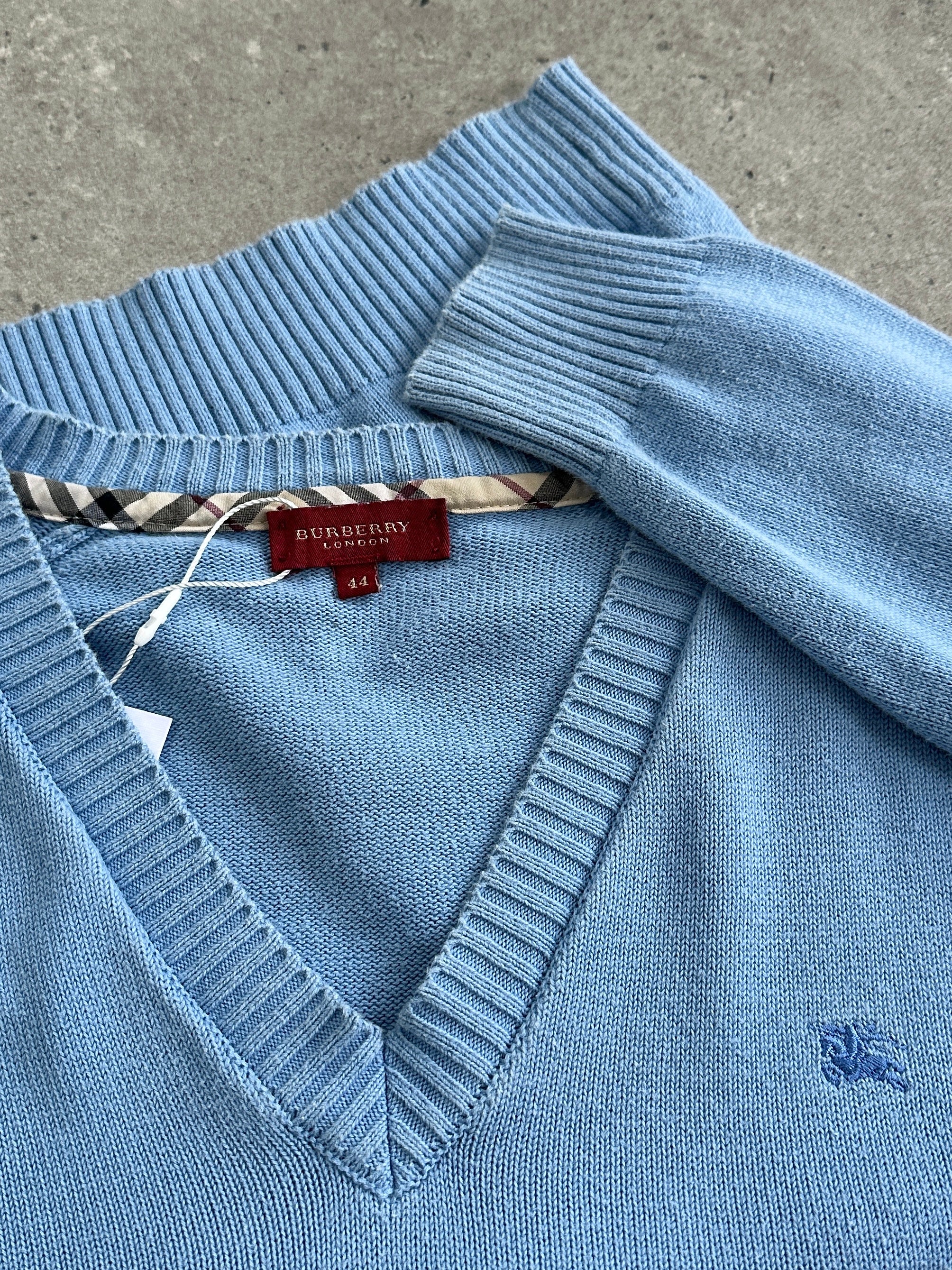 Burberry London 00s V-neck cotton logo jumper in black, featuring the classic Burberry logo on the front, size small.