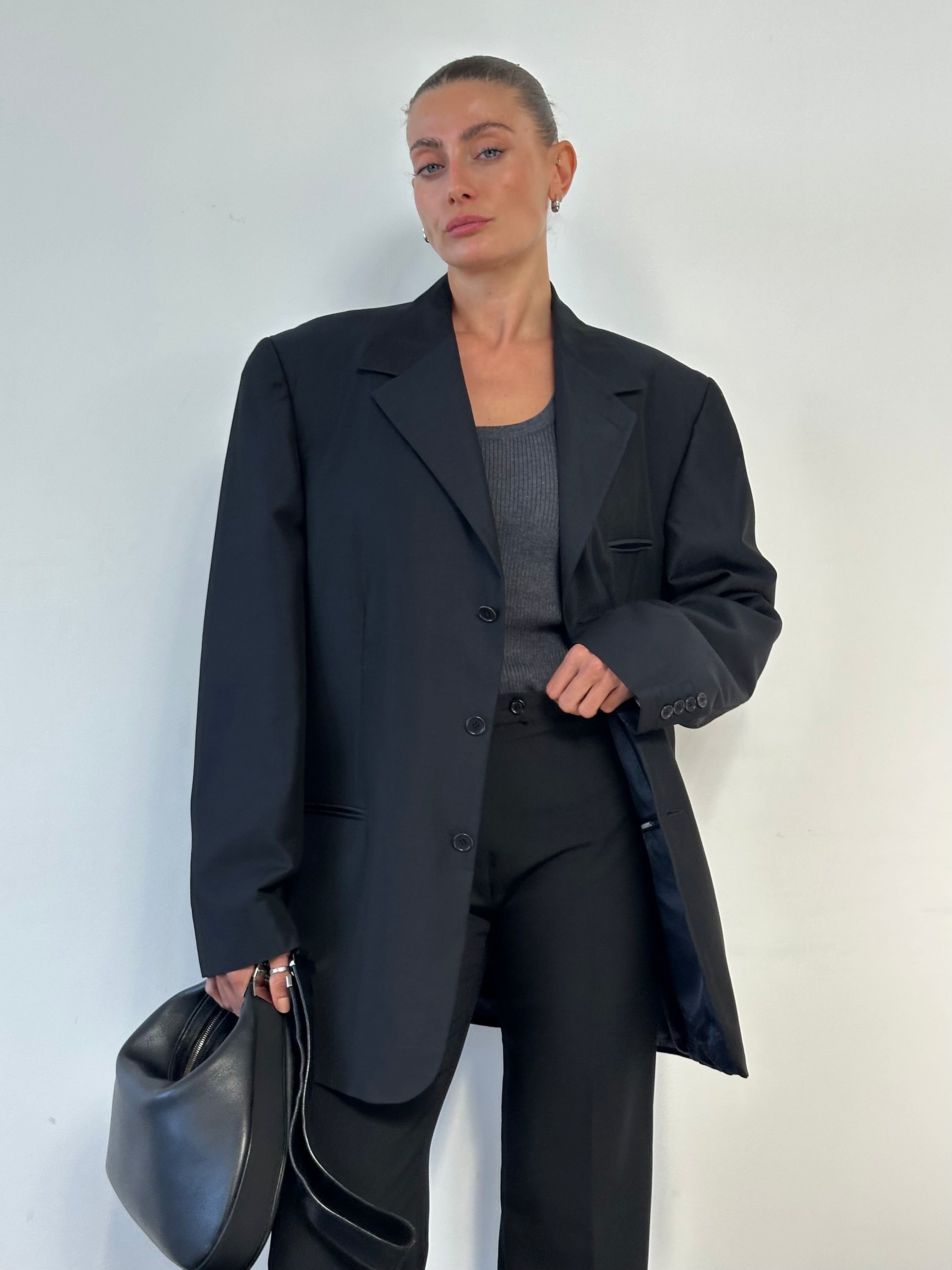 Vintage Italian single-breasted blazer in size 46R/XL, stylish and classic with tailored lapels and button closure.